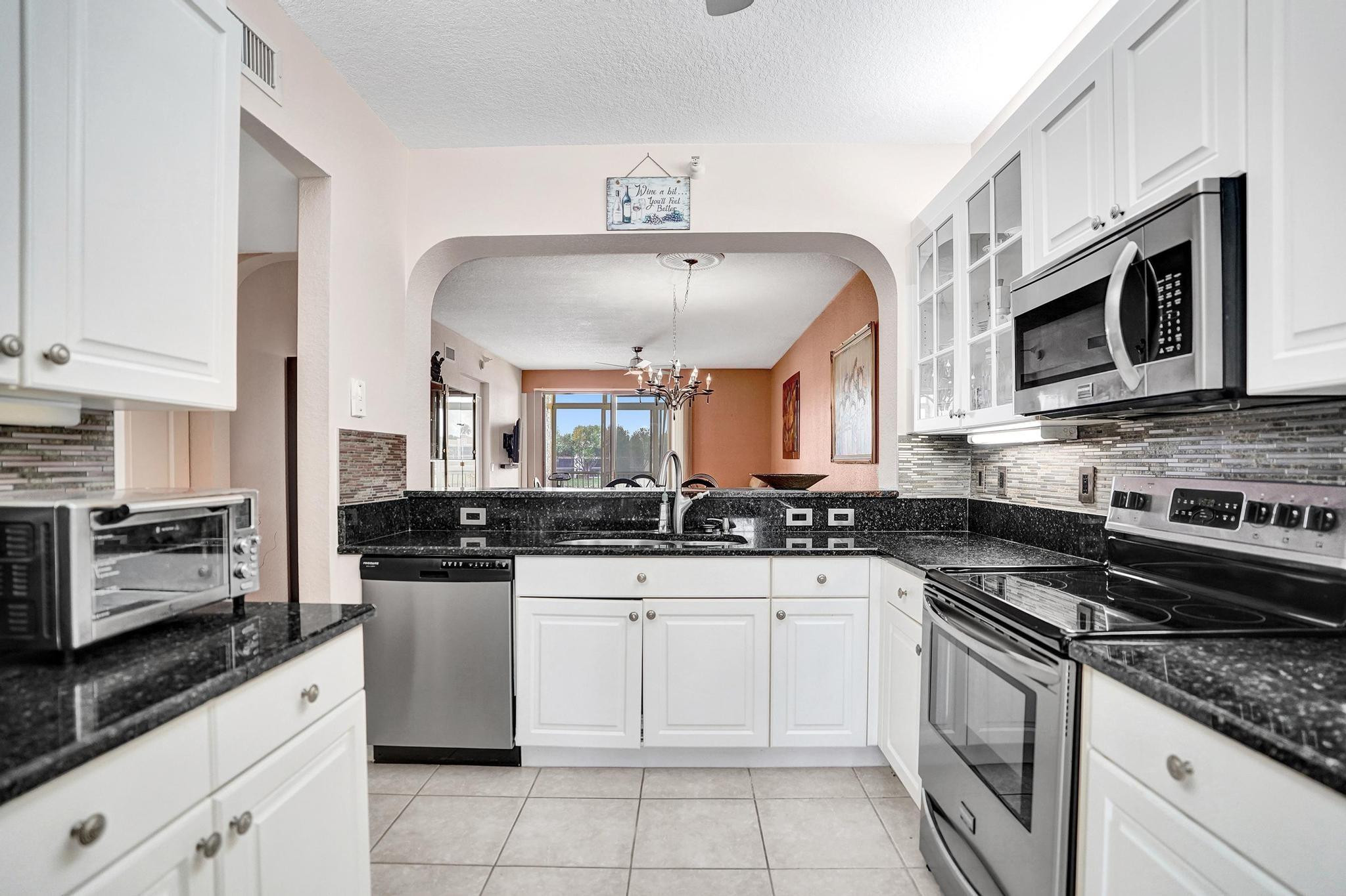 SOUTHAMPTON CONDOMINIUM - Residential