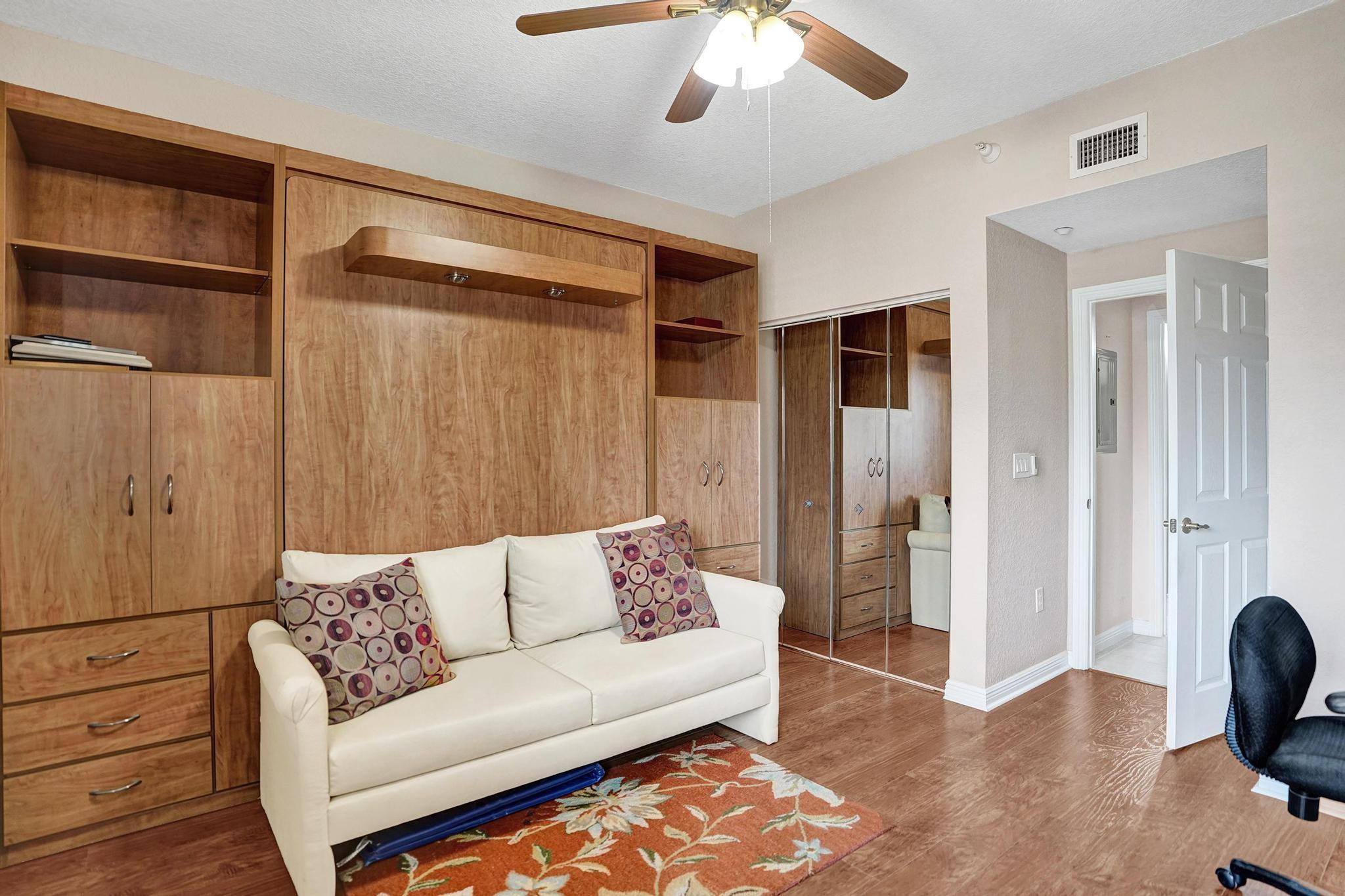 SOUTHAMPTON CONDOMINIUM - Residential