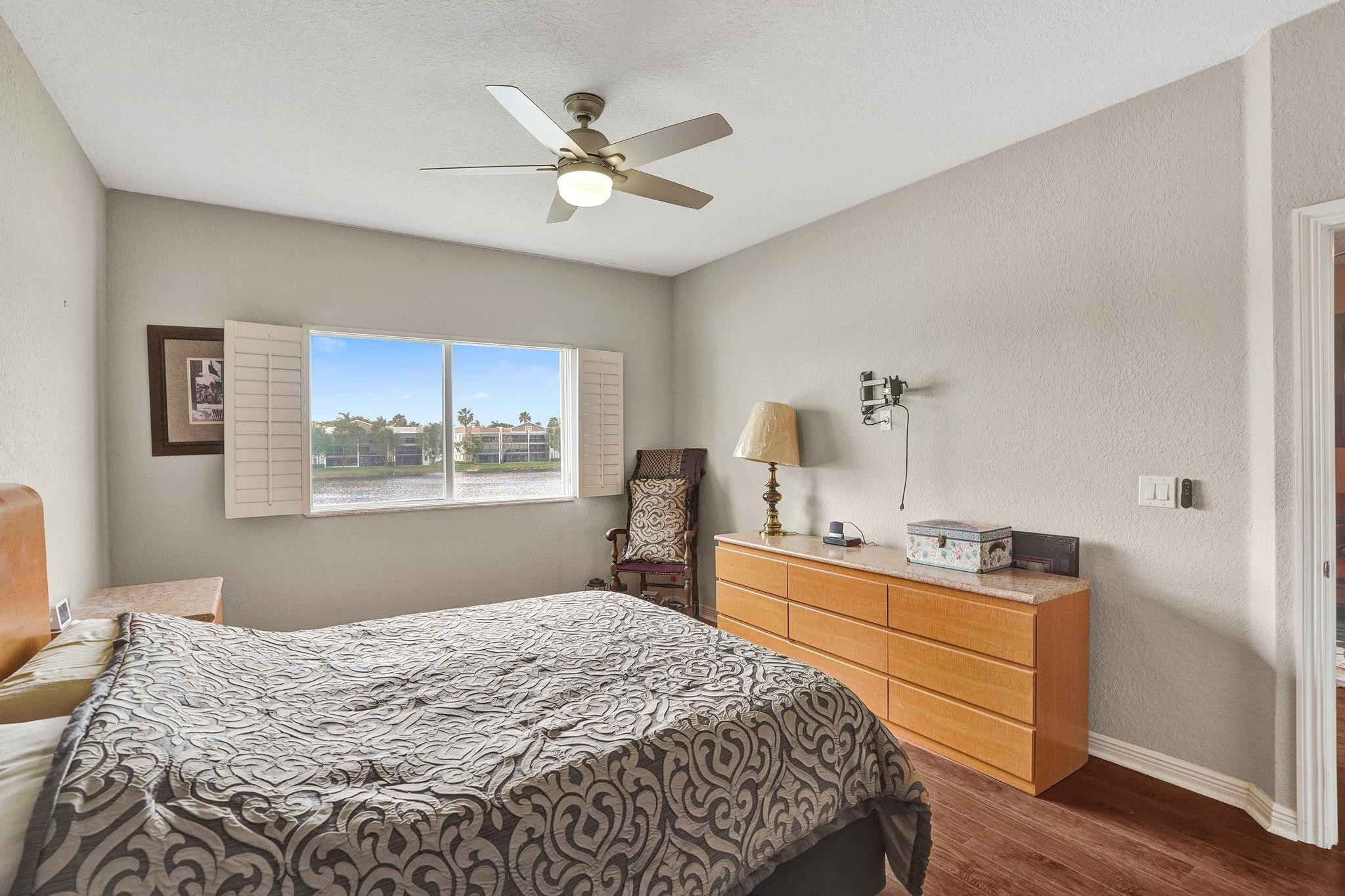 SOUTHAMPTON CONDOMINIUM - Residential