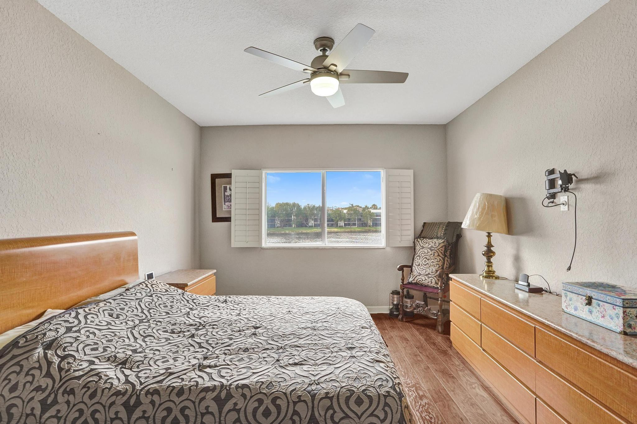 SOUTHAMPTON CONDOMINIUM - Residential