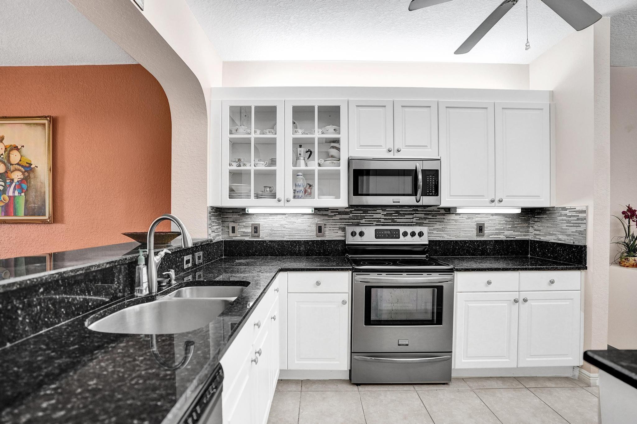 SOUTHAMPTON CONDOMINIUM - Residential