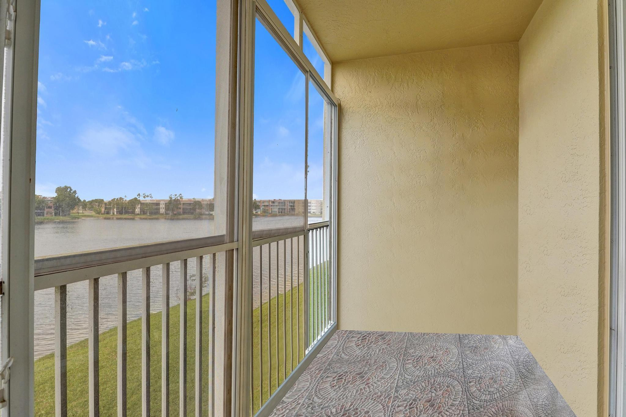 SOUTHAMPTON CONDOMINIUM - Residential