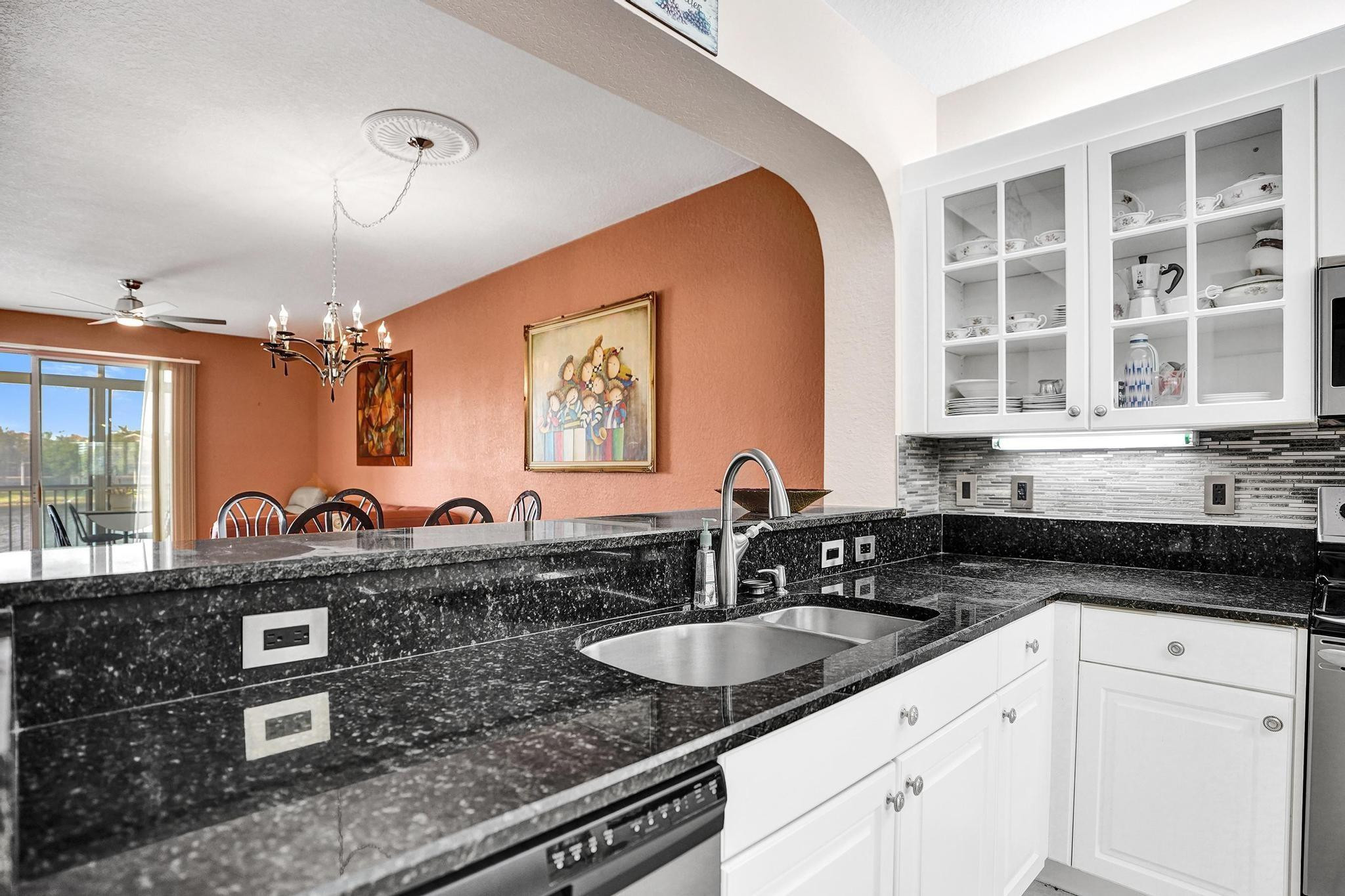 SOUTHAMPTON CONDOMINIUM - Residential