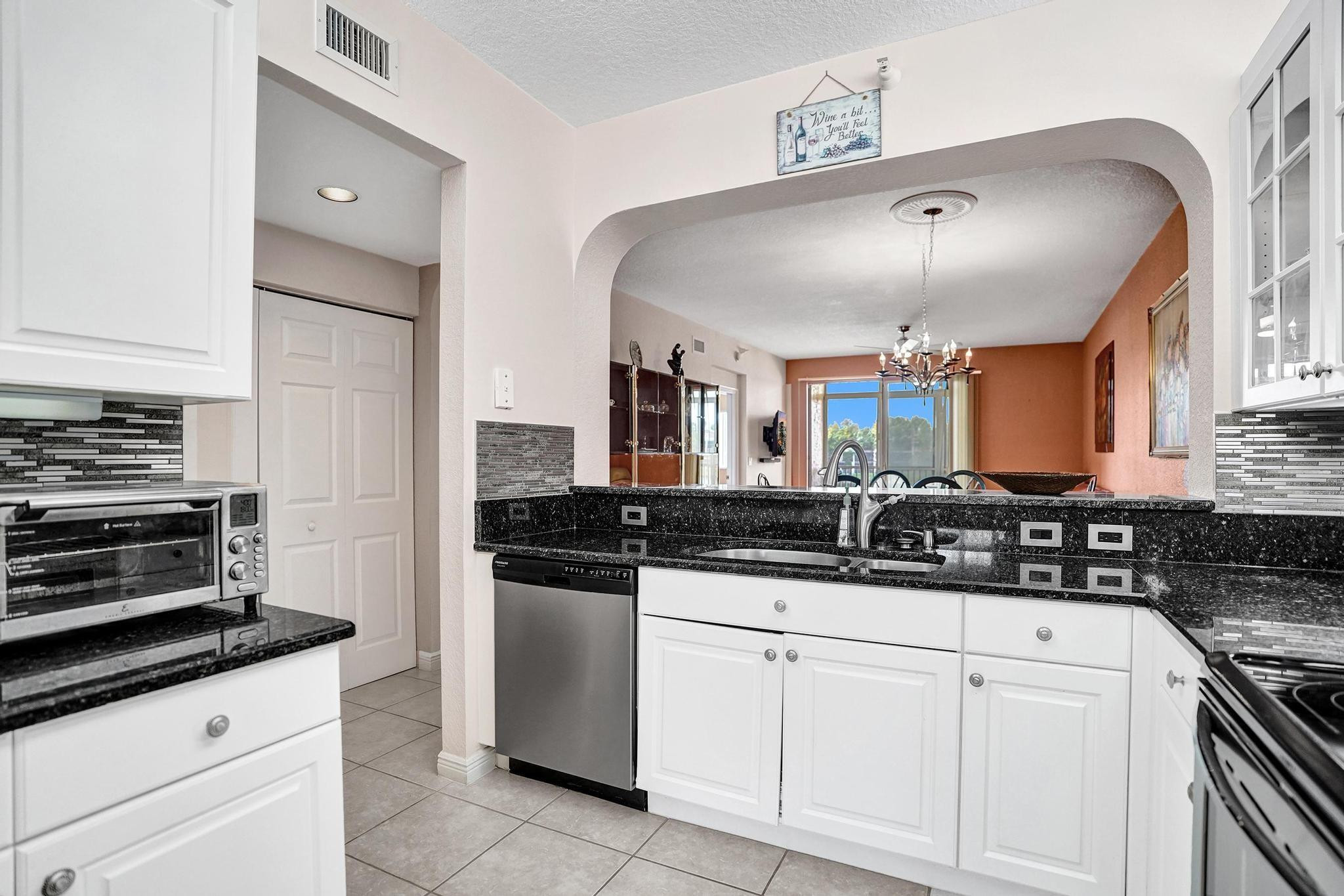 SOUTHAMPTON CONDOMINIUM - Residential