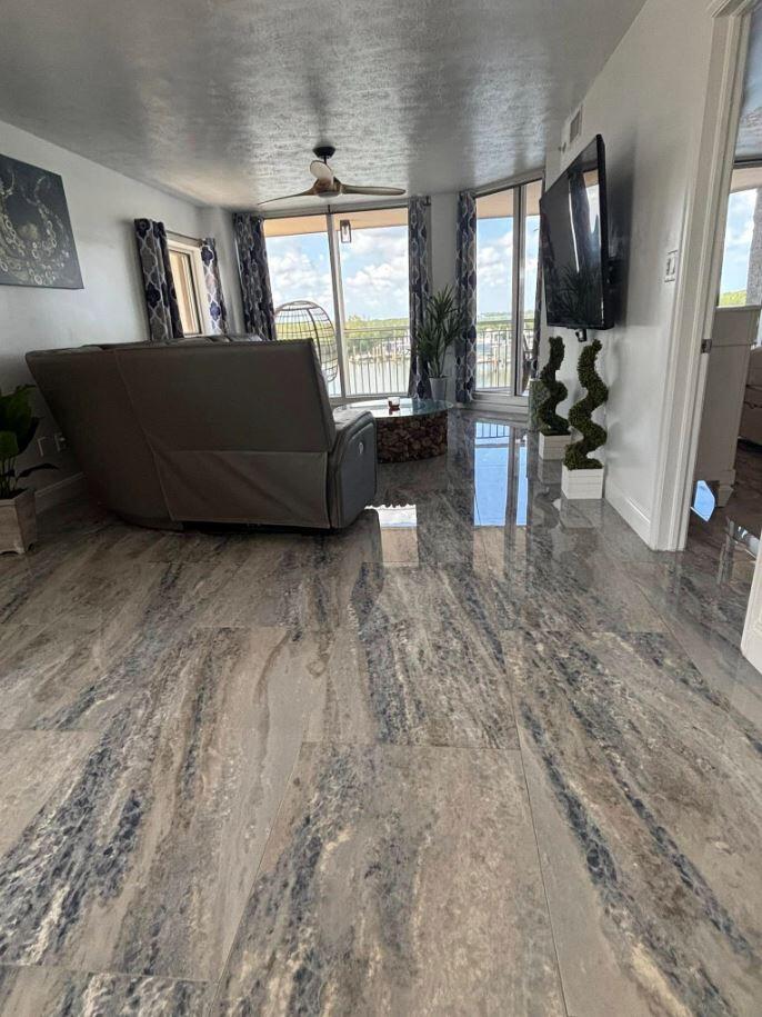 5167 N HIGHWAY A1A 201