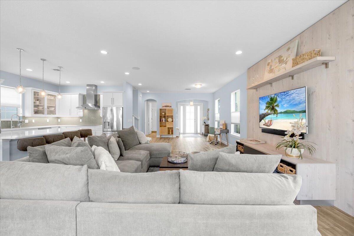 120 W Bay Cedar Circle, Jupiter, FL, 33458/$994,000 4 120 W Bay Cedar Circle