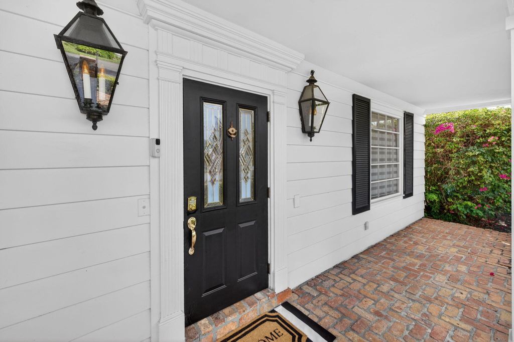 Photo of 4524 NE 22nd Road, Fort Lauderdale, FL 33308 (MLS # B26016550)