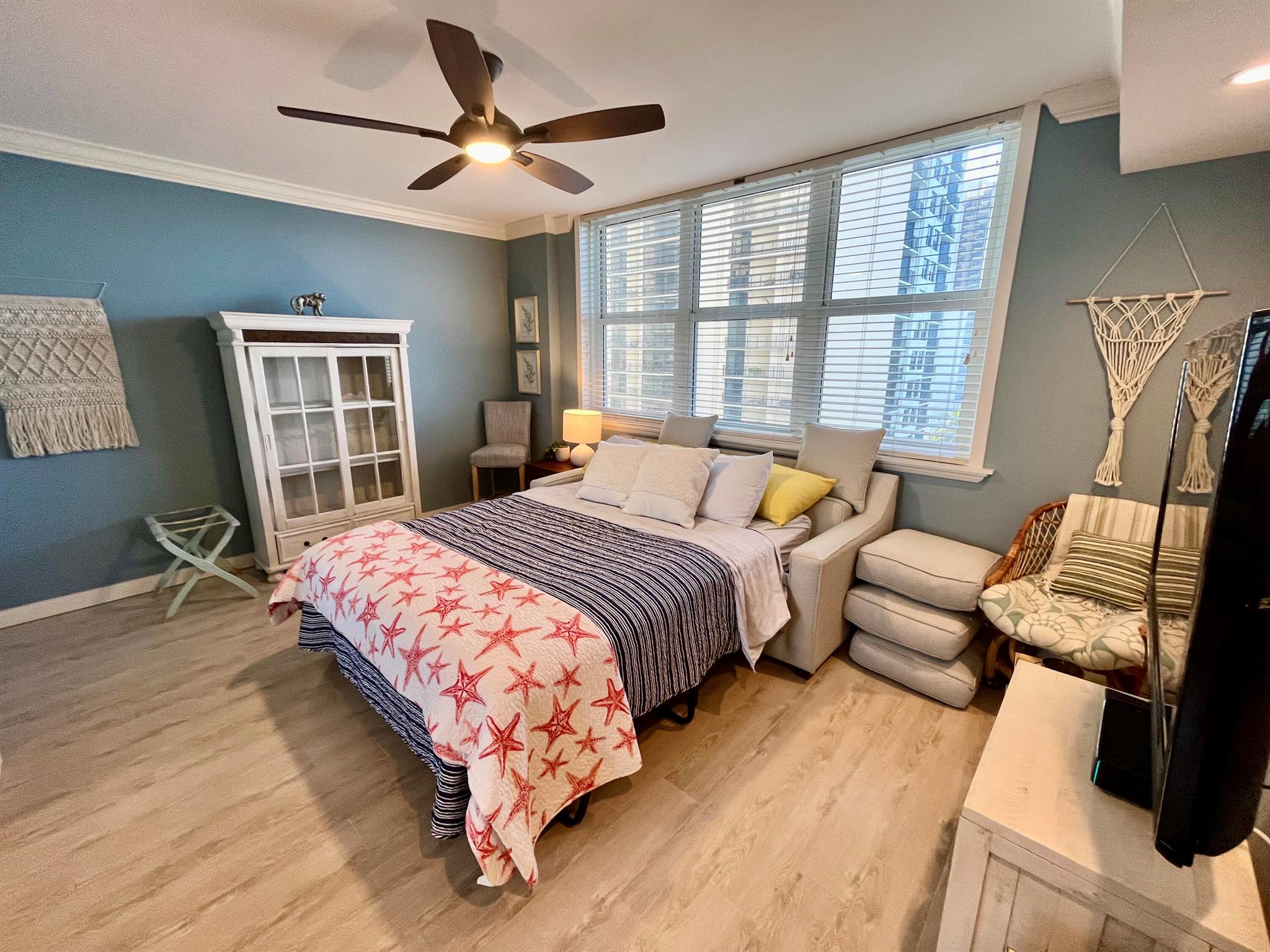 AQUARIUS CONDO - Residential Lease