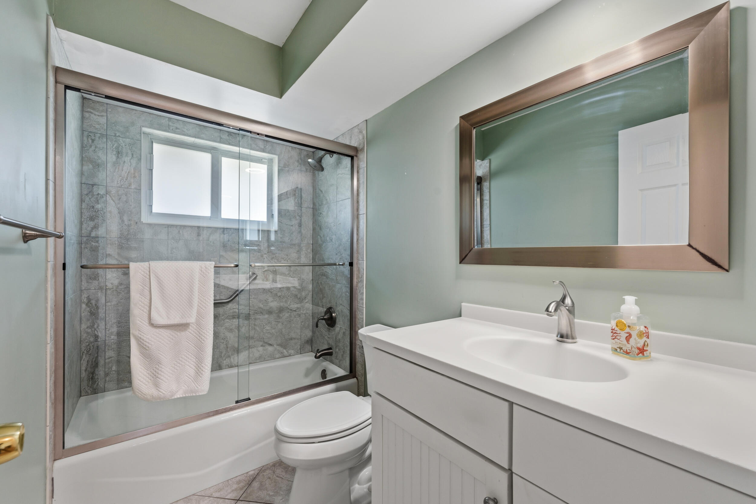 COUNTRY CLUB COVE - Residential