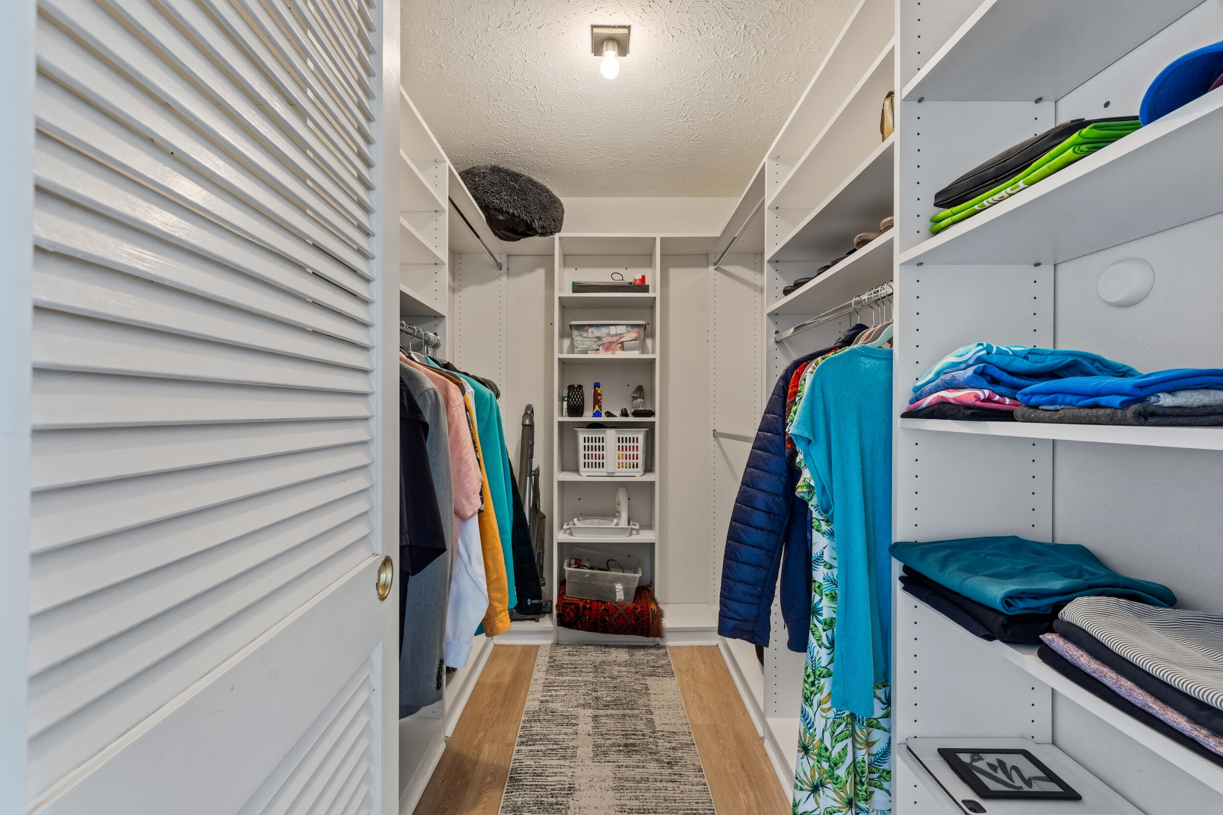 COUNTRY CLUB COVE - Residential