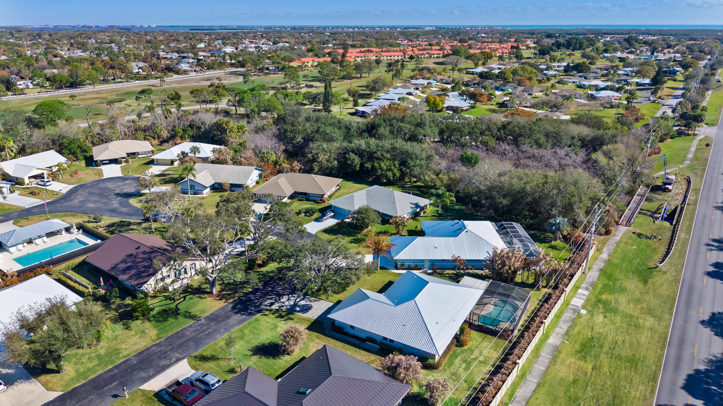 COUNTRY CLUB COVE - Residential