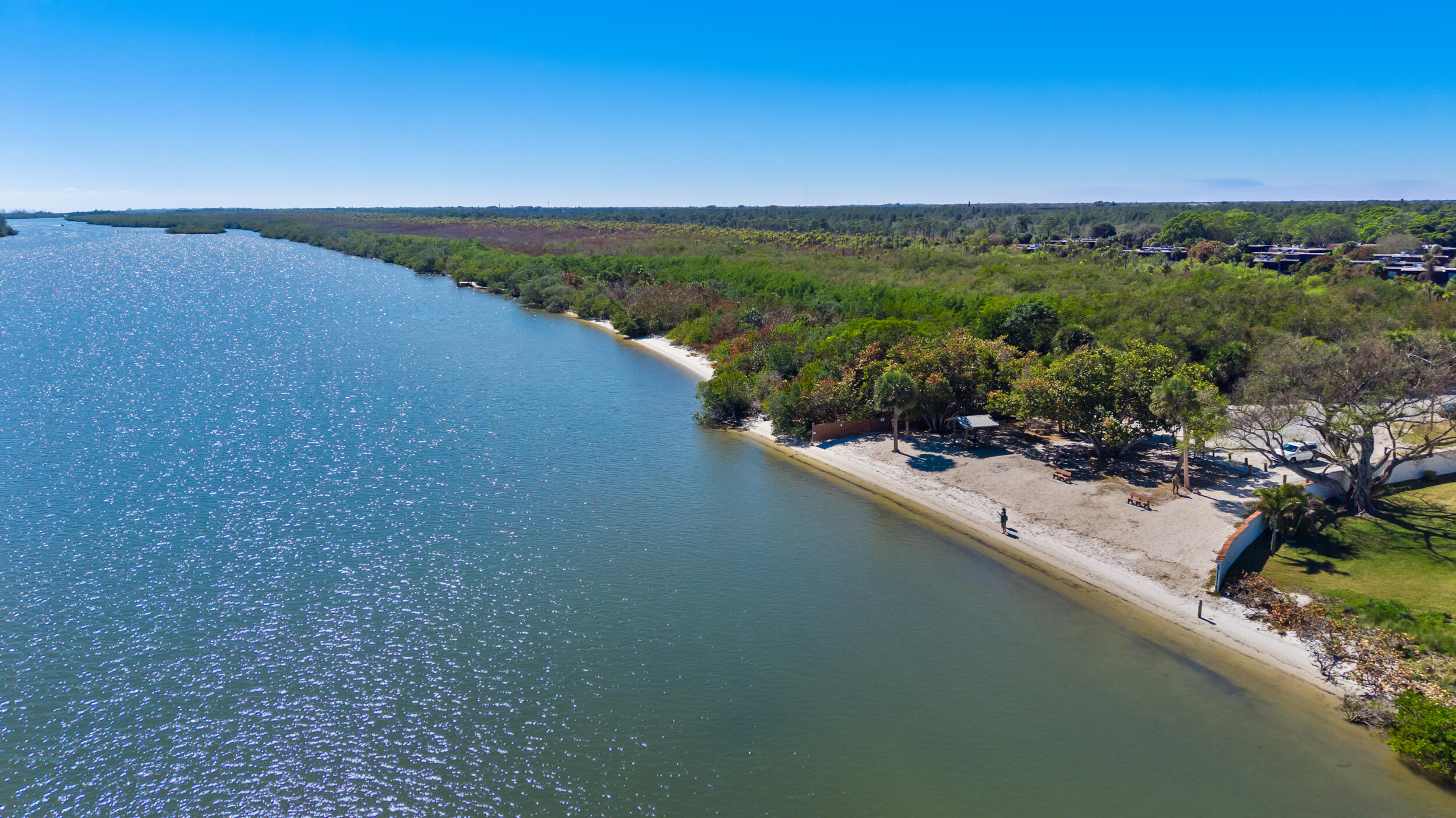 COUNTRY CLUB COVE - Residential