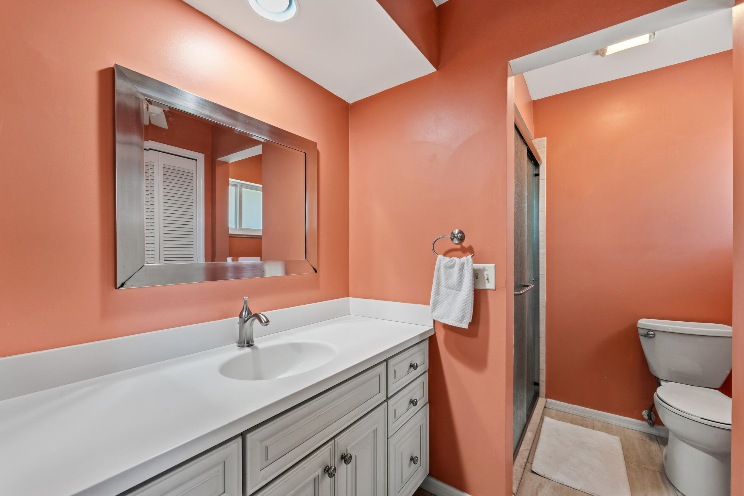 COUNTRY CLUB COVE - Residential