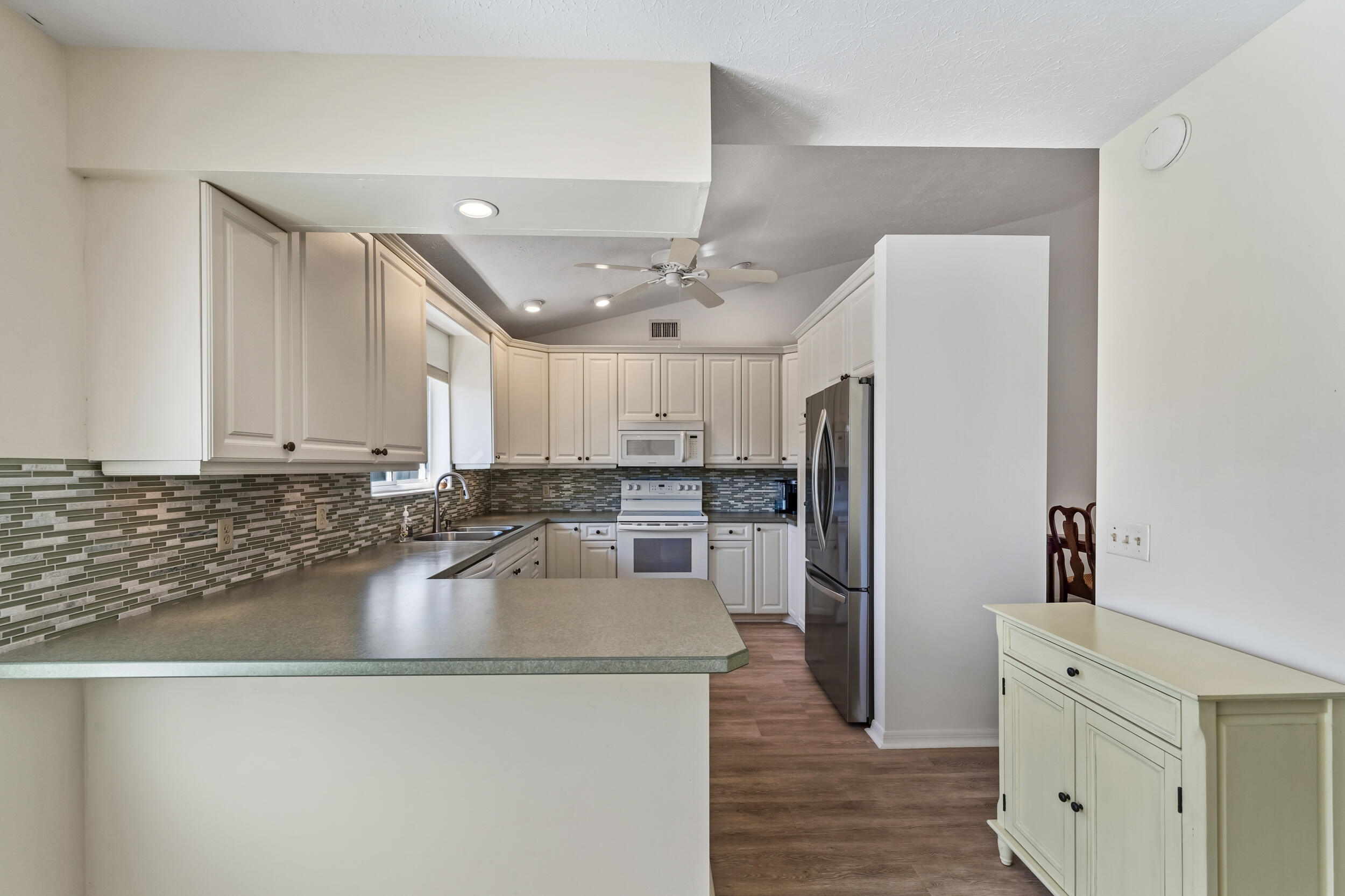 COUNTRY CLUB COVE - Residential