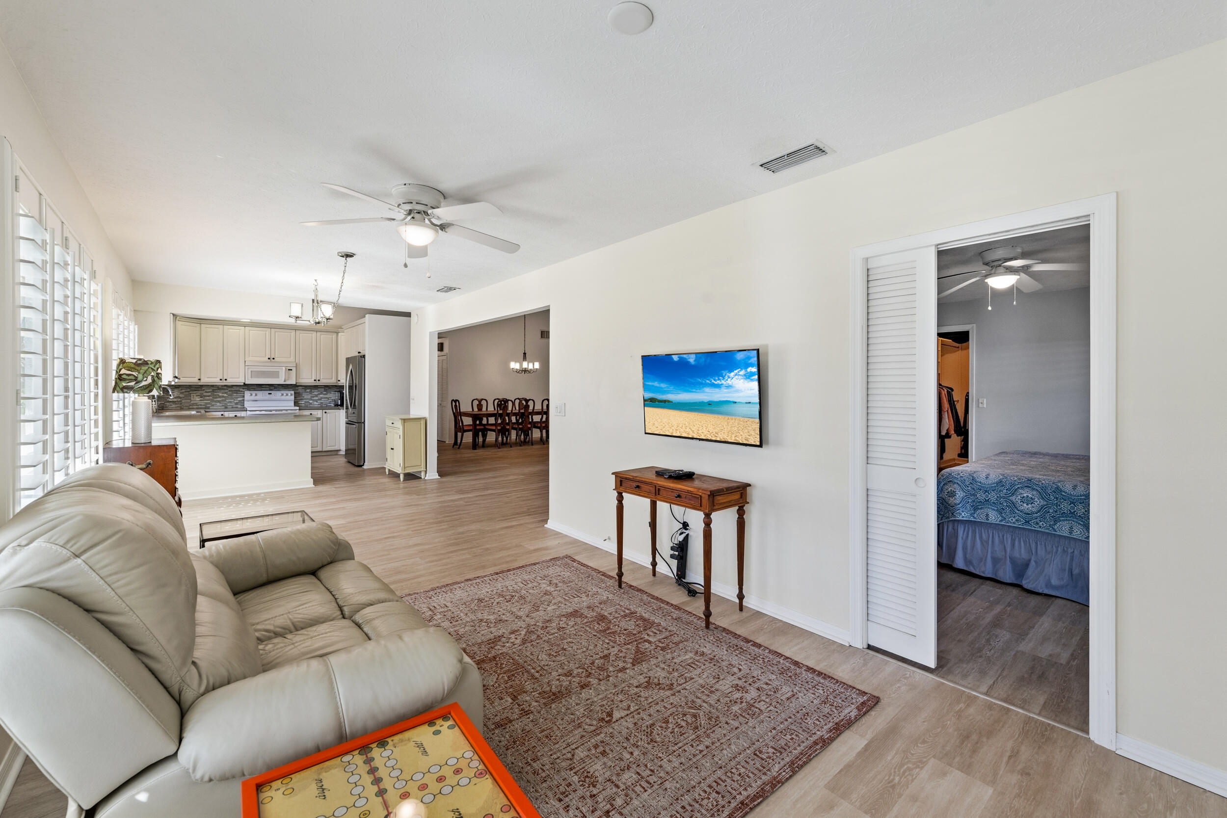 COUNTRY CLUB COVE - Residential