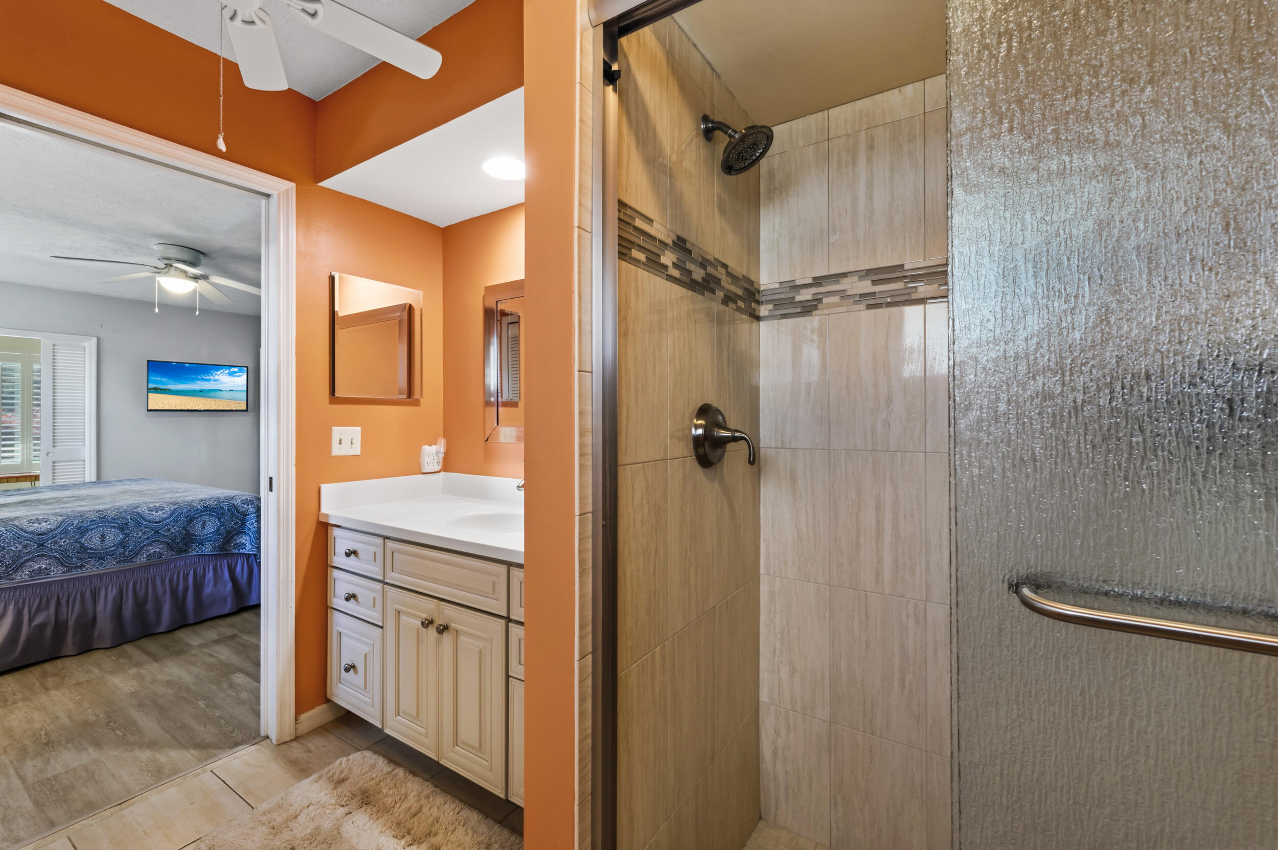 COUNTRY CLUB COVE - Residential