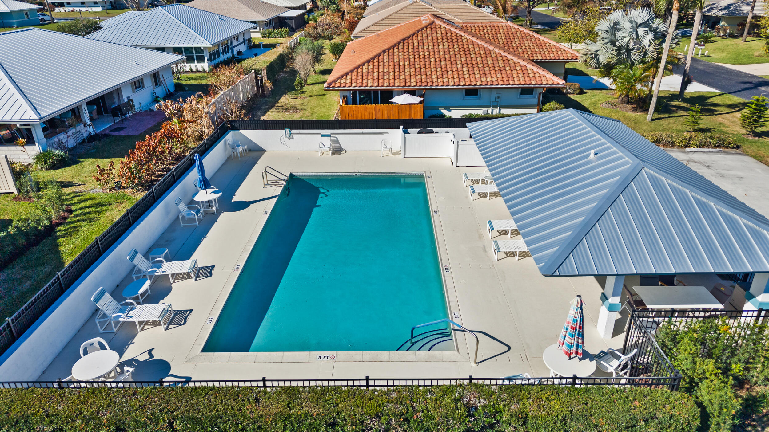 COUNTRY CLUB COVE - Residential