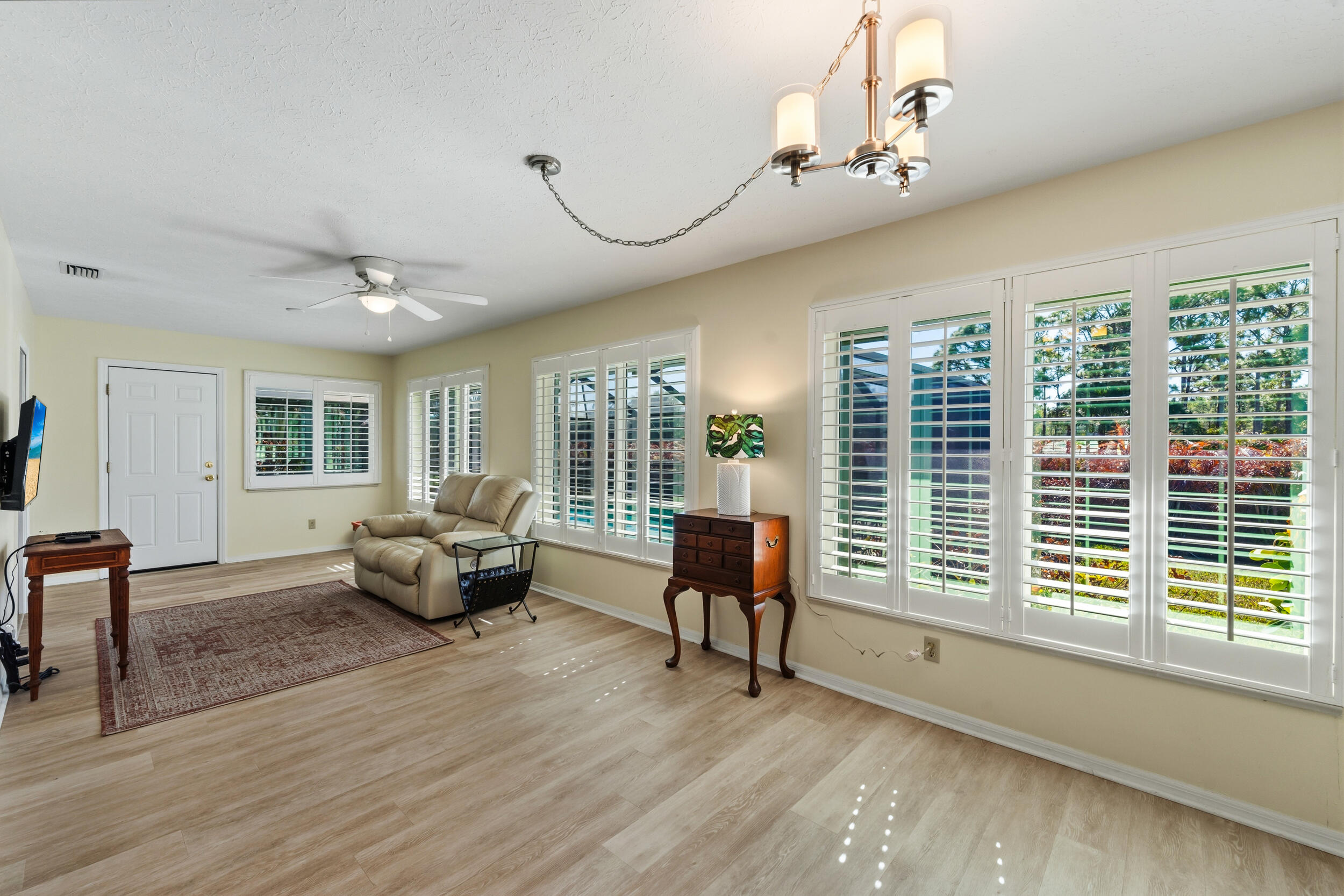 COUNTRY CLUB COVE - Residential