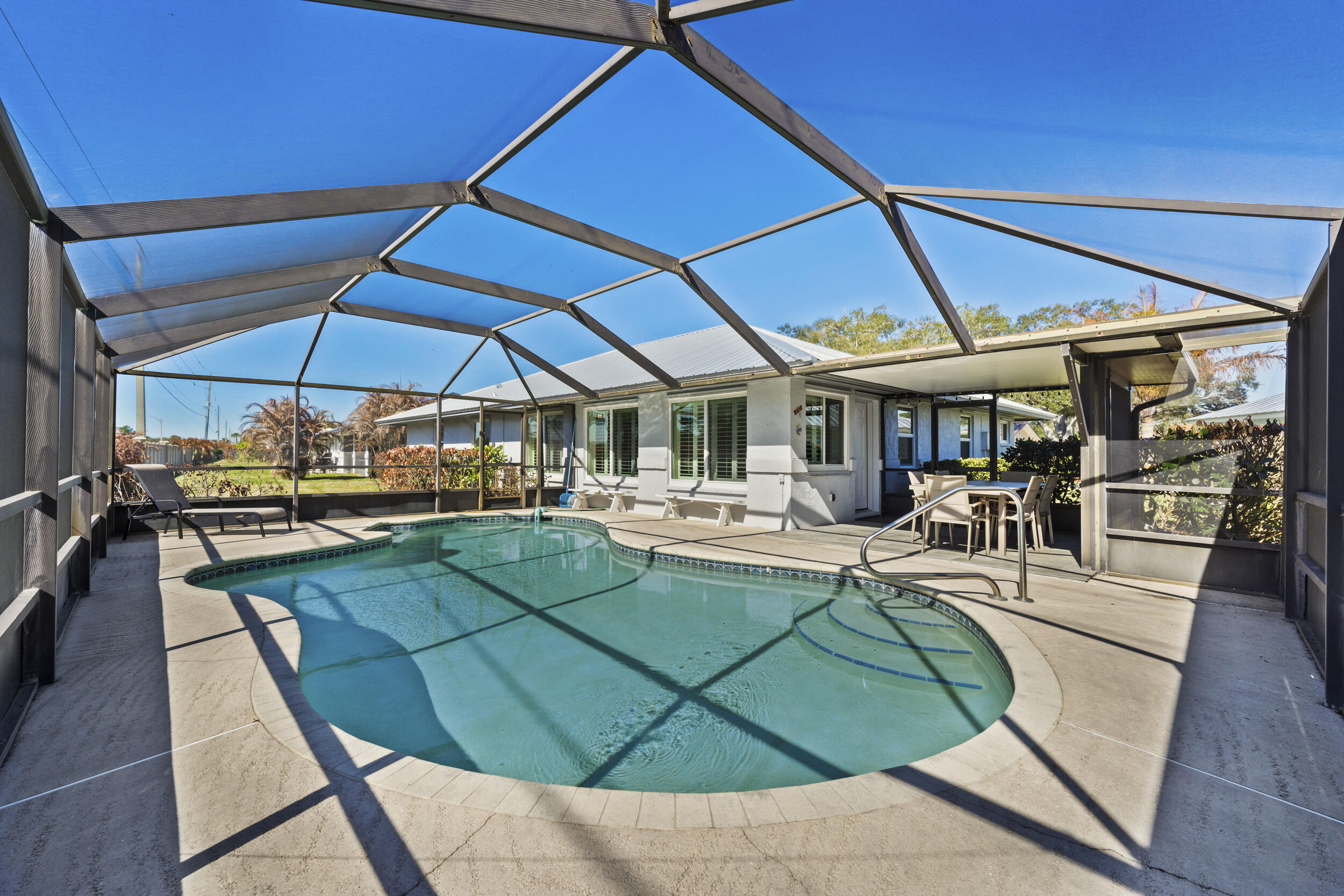 COUNTRY CLUB COVE - Residential