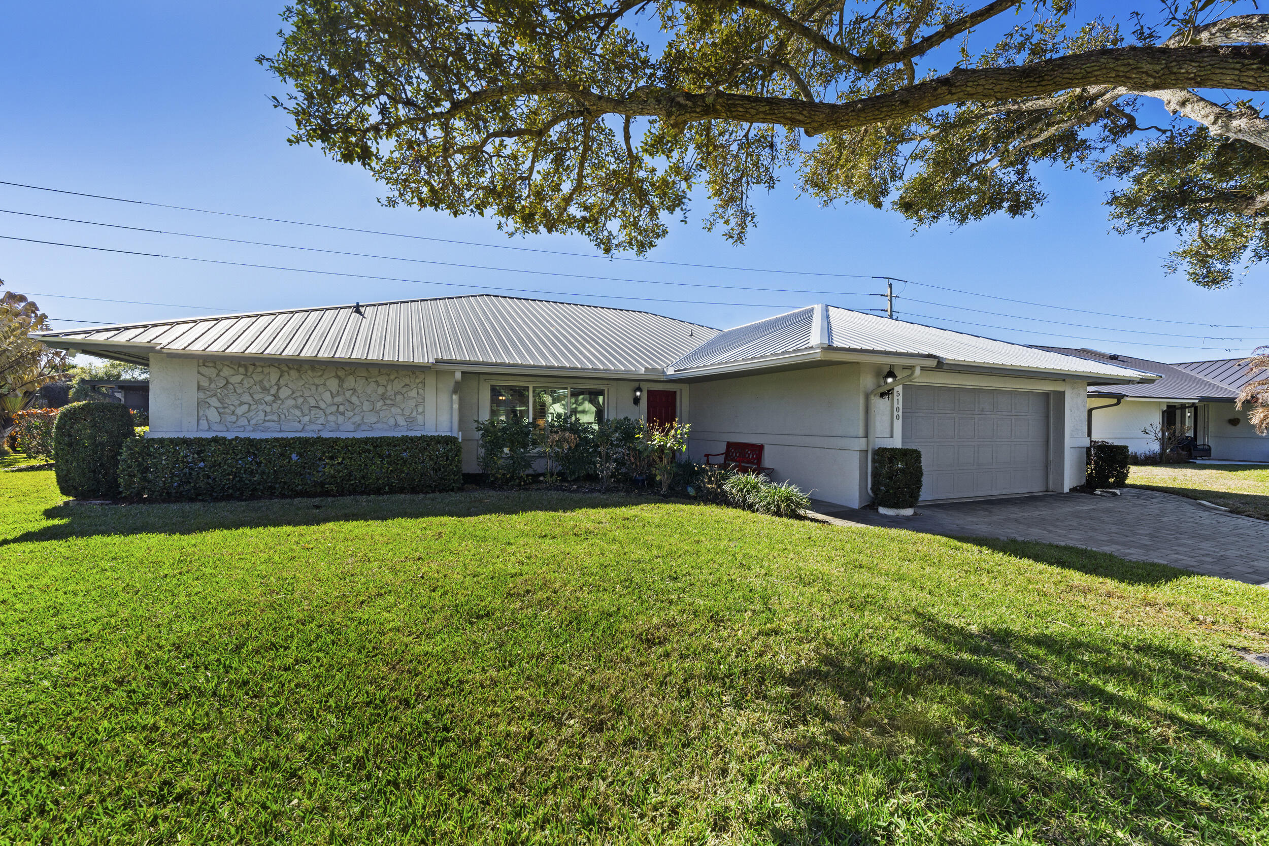 COUNTRY CLUB COVE - Residential