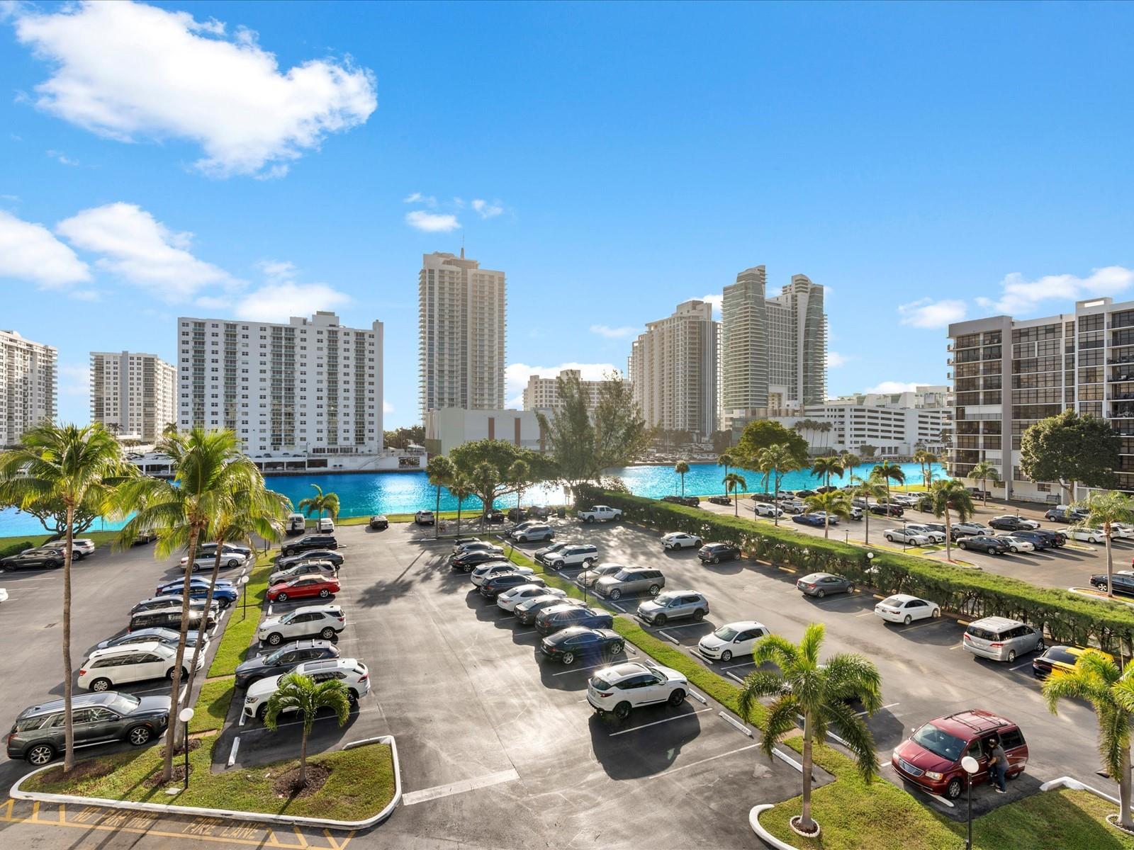 800 Parkview Dr 528