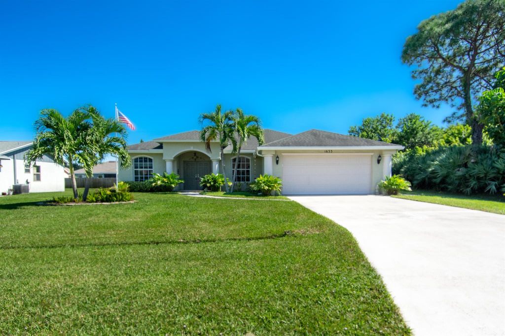 Photo of 1633 SE Mansfield Street, Port St Lucie, FL 34952 (MLS # R10929162)