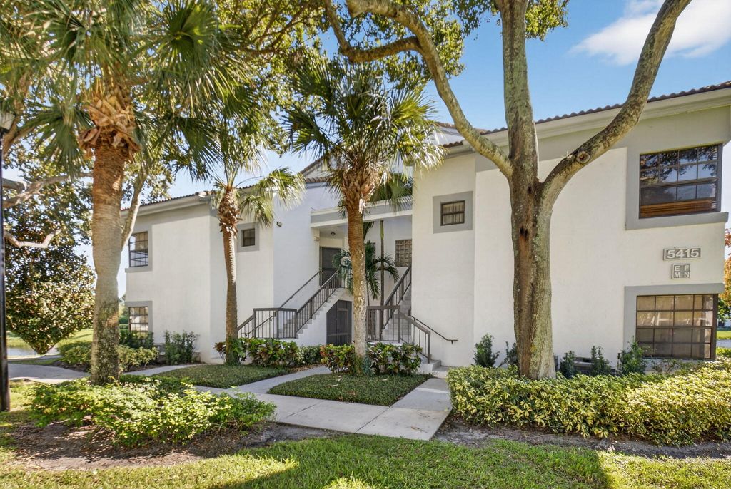 Photo of 5415 Verona Drive #N, Boynton Beach, FL 33437 (MLS # R11138739)