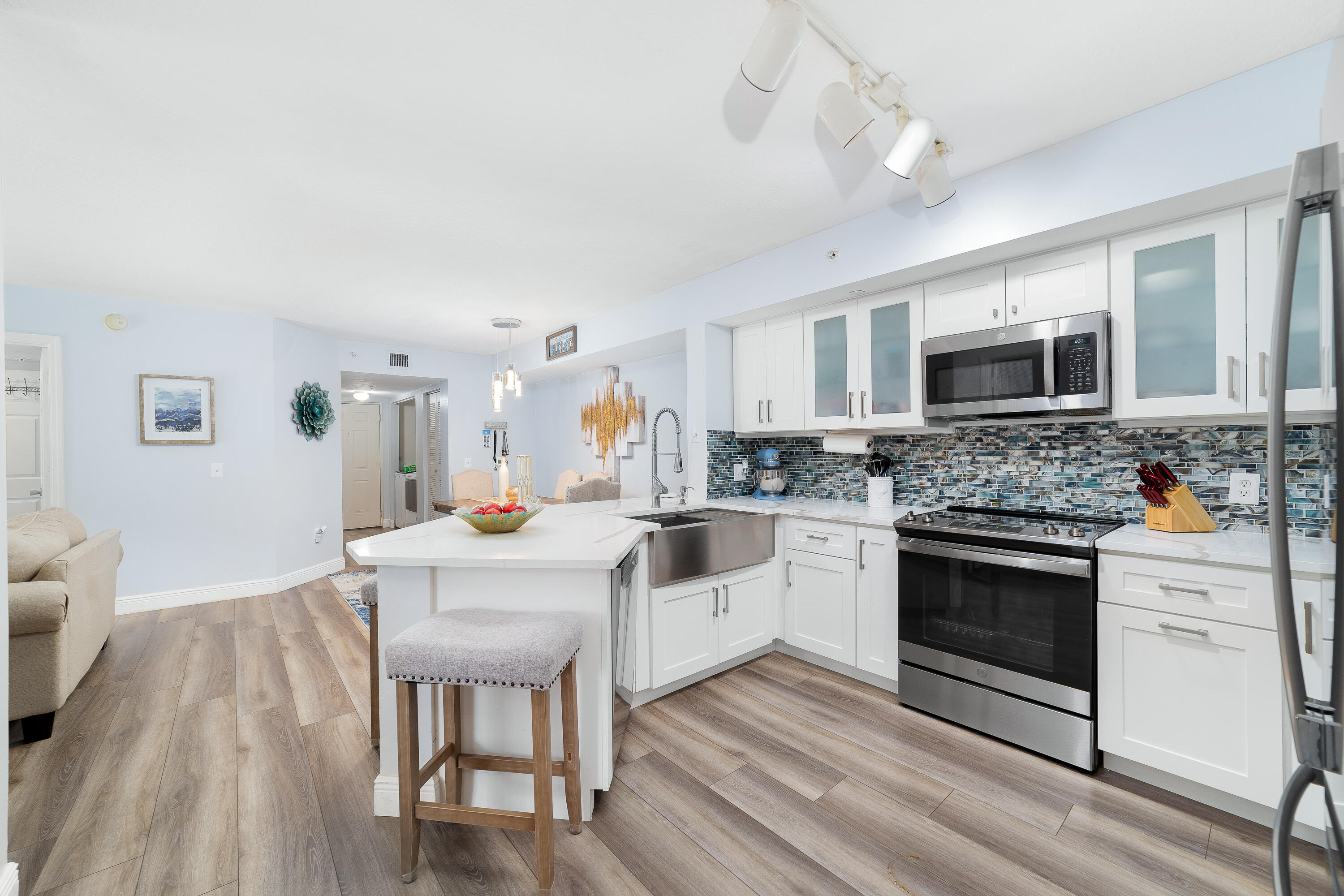 4041 San Marino Boulevard 102