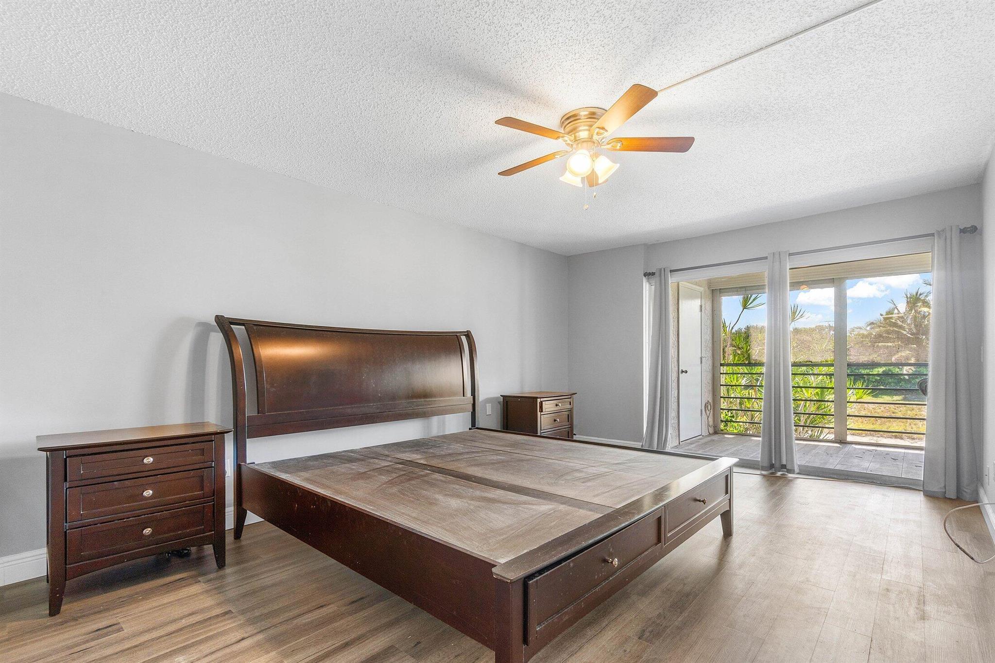 PINES OF BOCA BARWOOD CON - Residential