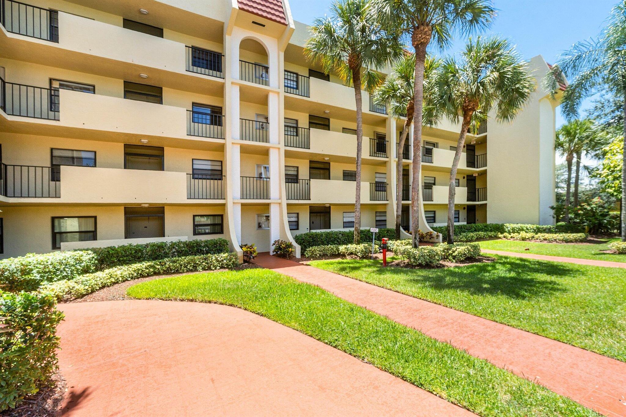 PINES OF BOCA BARWOOD CON - Residential