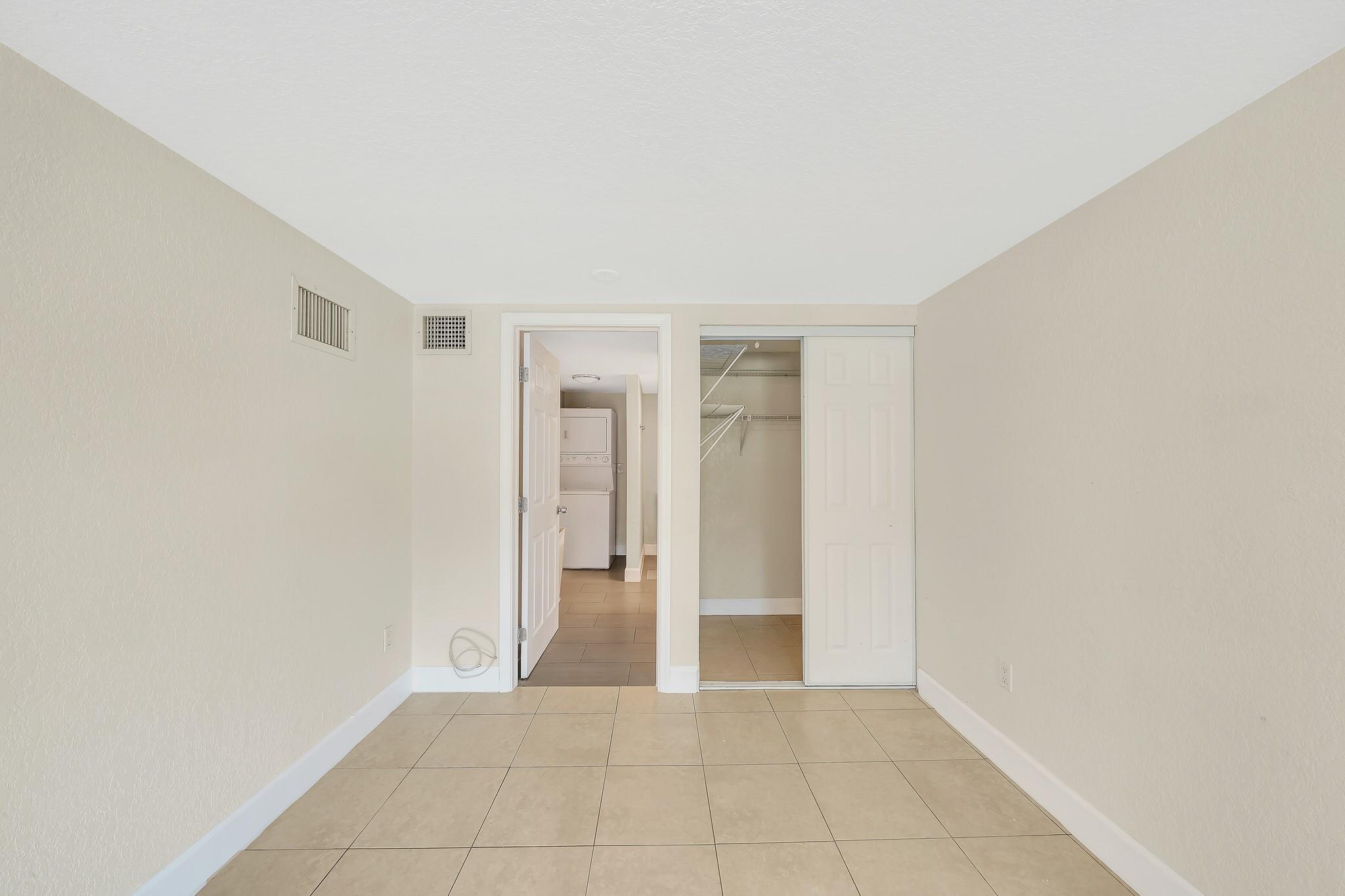 Collier Manor 4th Add 38- - Residential