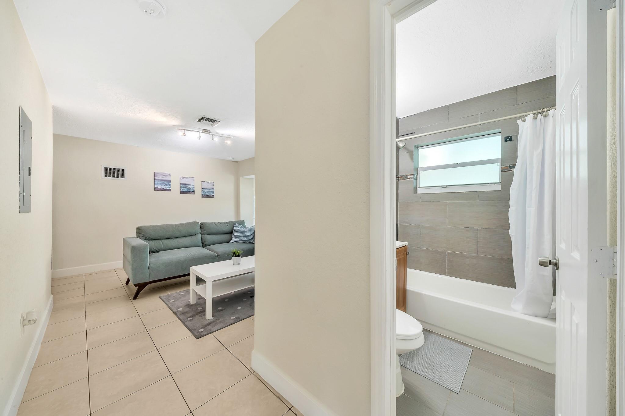 Collier Manor 4th Add 38- - Residential