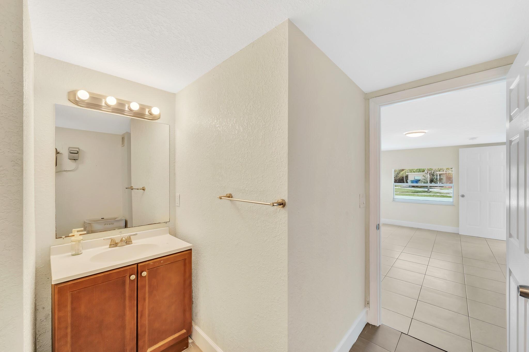 Collier Manor 4th Add 38- - Residential