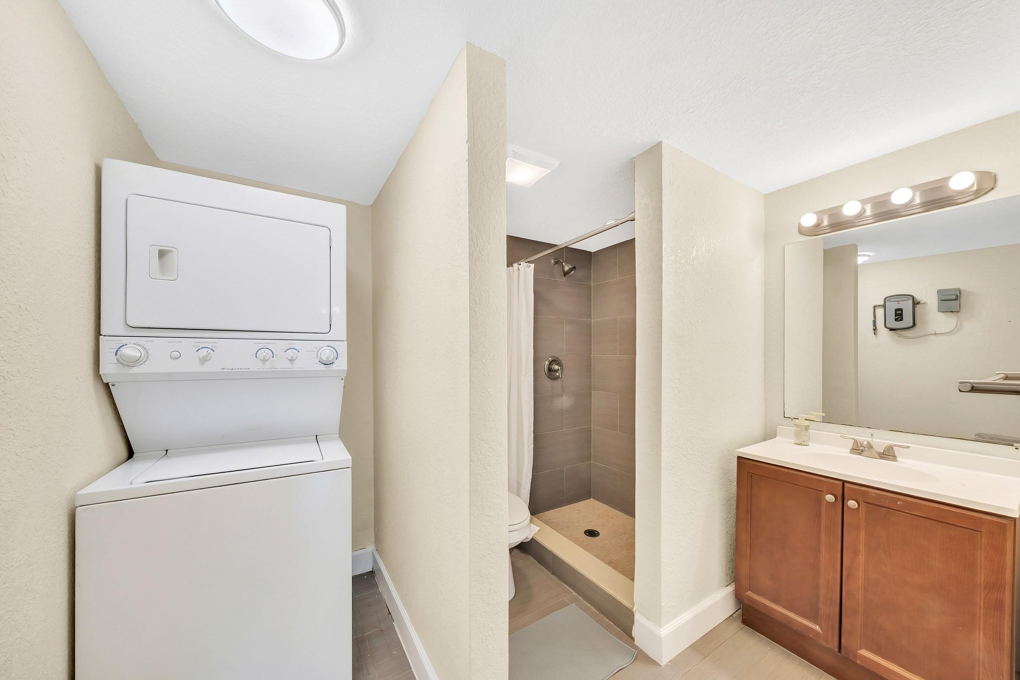 Collier Manor 4th Add 38- - Residential