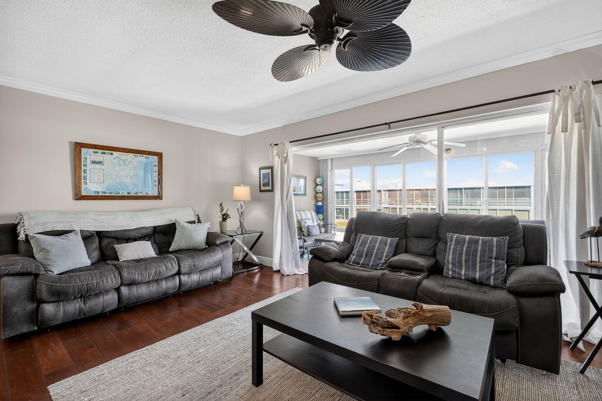 MARINA HARBOUR CONDOMINIUM - Residential