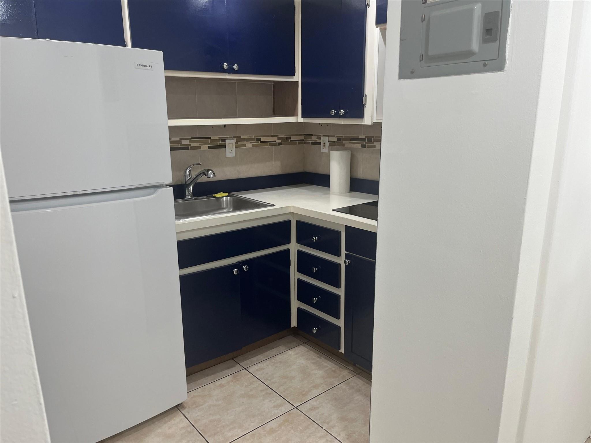 Golden Bay Lodge - Residential Lease