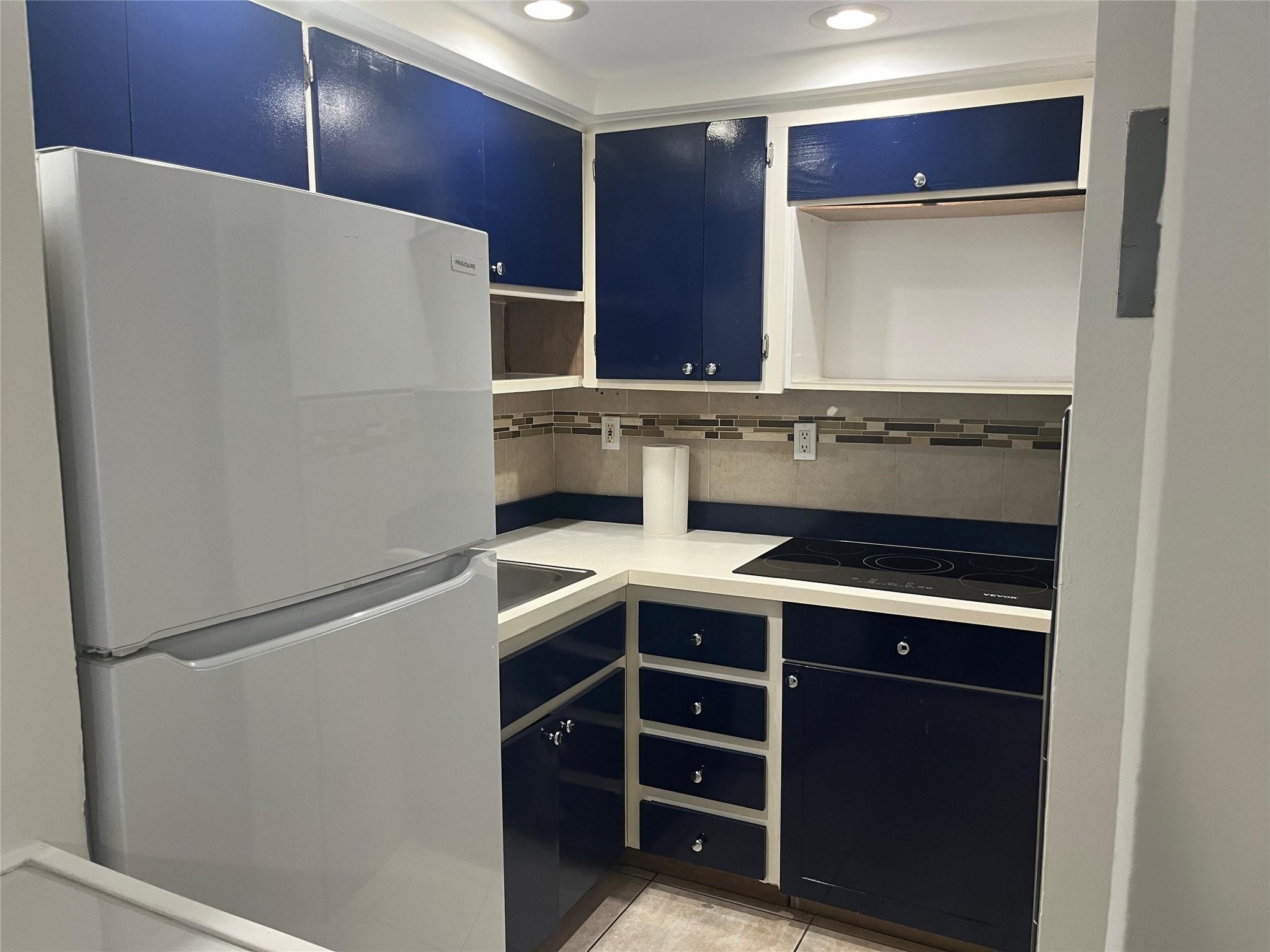 Golden Bay Lodge - Residential Lease
