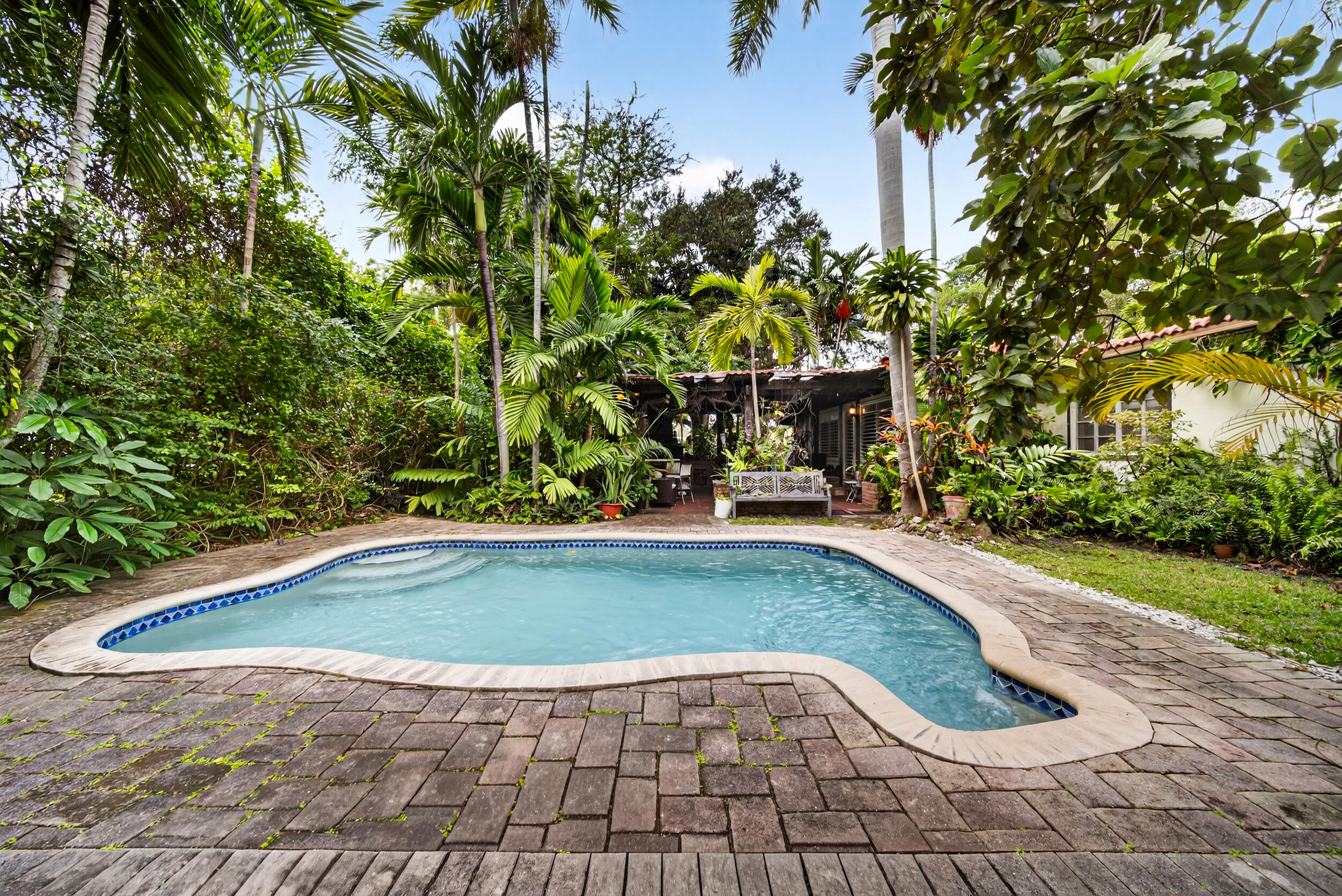 CORAL GABLES CRAFTS SEC - Residential