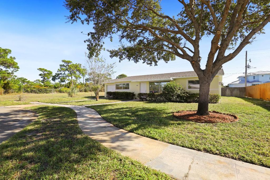 Photo of 18905 SE Southgate Drive, Jupiter, FL 33469 (MLS # R11138411)