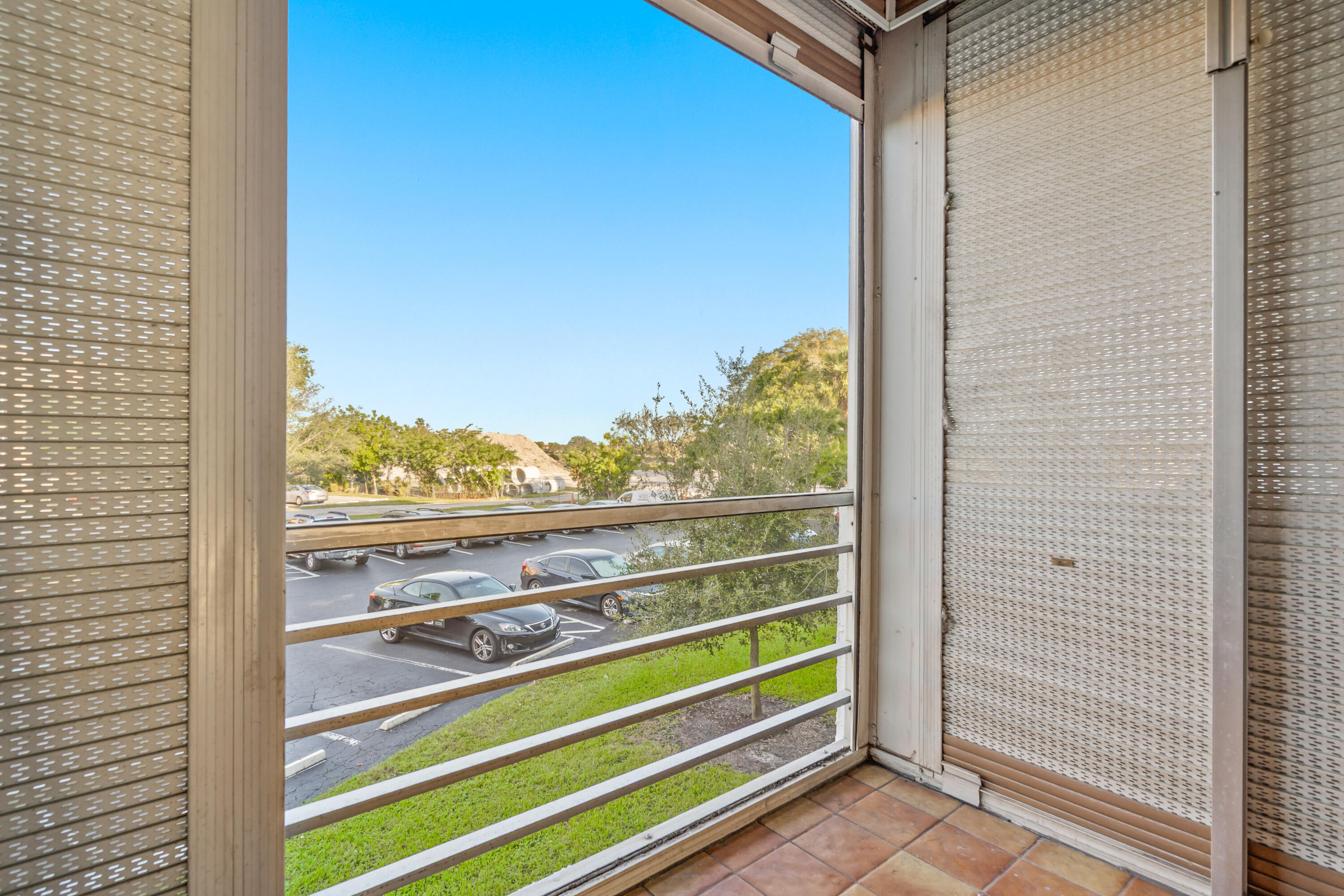 QUAIL RUN OF SUNRISE - Residential