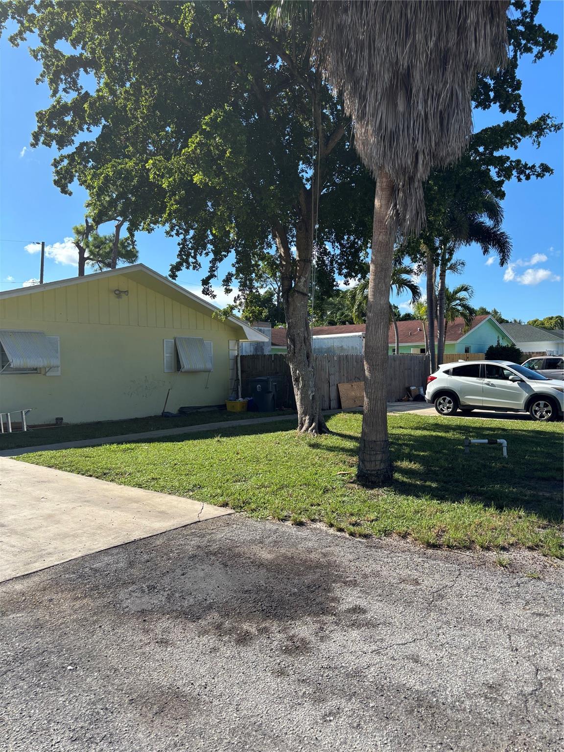 Nice 2/1 in a quiet place. You will fall in love with this property
