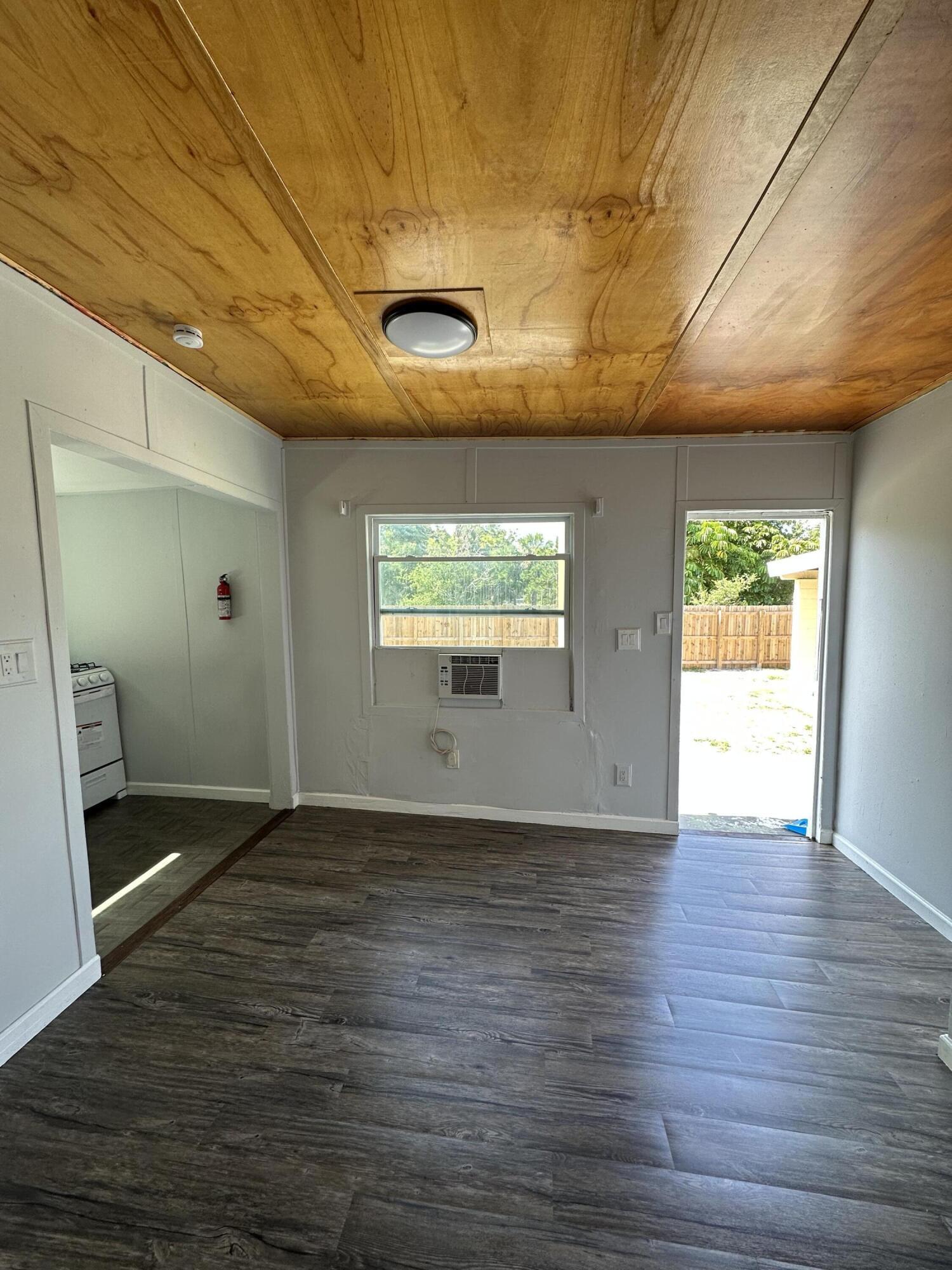 M E GOLDSMITH'S SUBDIVISION - Residential Lease