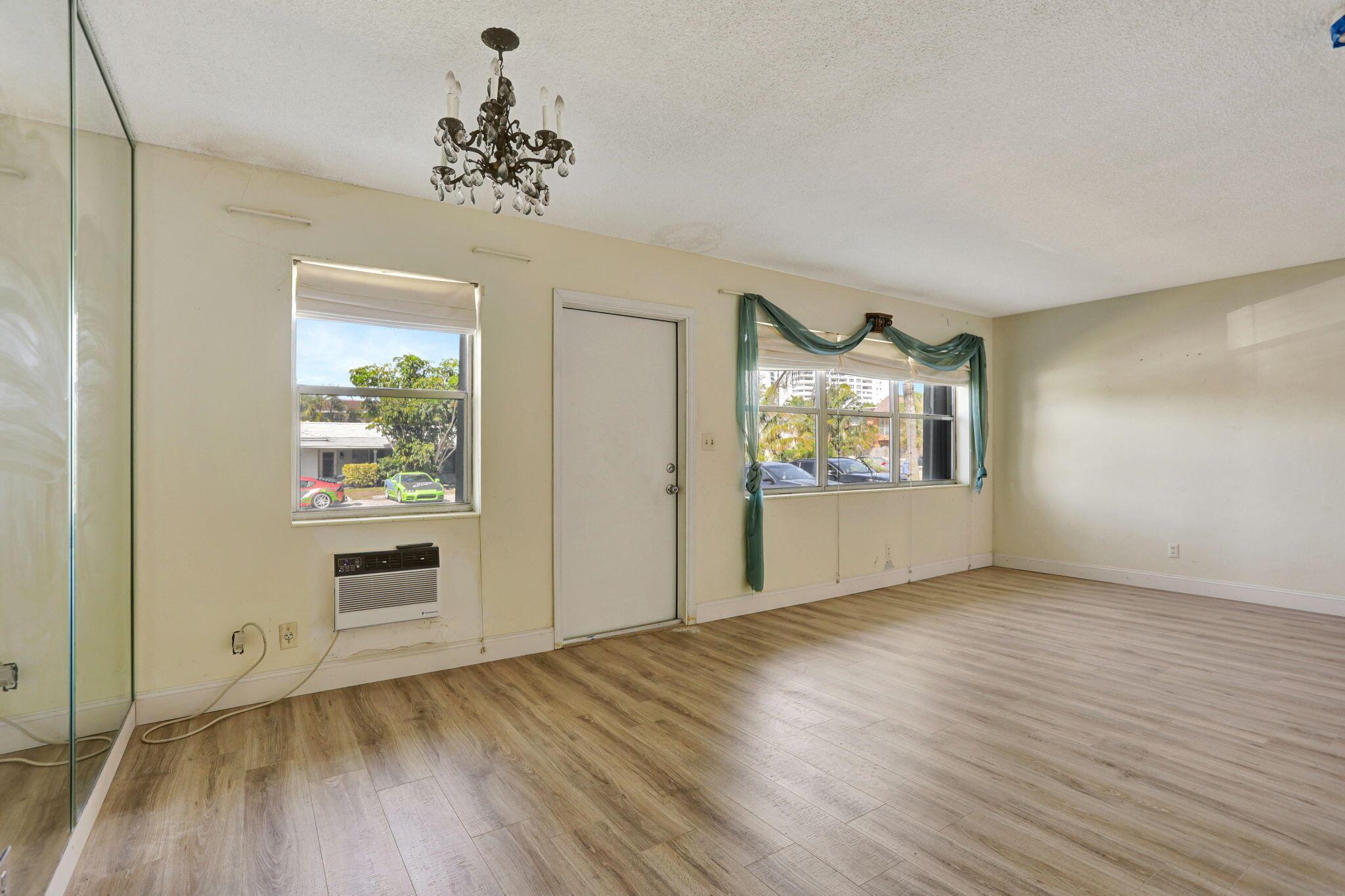 3212 NE 8th Court 7