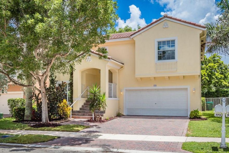 LARGE 3/2.5 IN GATED COMMUNITY NEAR HIGHWAY, SHOPPING, SCHOOLS AND PARKS.  GATED BACKYARD, 2 CAR GARAGE, BRICK DRIVEWAY FITS ADDITIONAL 2+ CARS.  NO CARPET, TILE AND WOOD FLOORS, CROWN MOLDING THROUGHOUT, TASTEFUL UPGRADES. STAINLESS APPLIANCES, BACK UP GENERATOR INCLUDED.