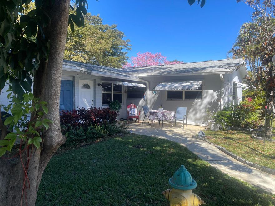 Cozy 2 bedroom home located minutes from Deerfield's beautiful beaches, surrounded by green space. Natura is a 55+ community offering a resort style pool, Tiki hut, Barbecue area, Clubhouse, gym, bocce ball, shuffleboard. Join us for Bingo, water aerobics, karaoke, game nights. and poolside barbecues!!!