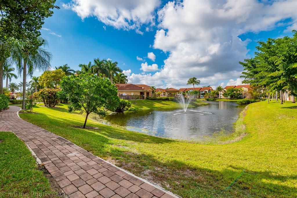 Photo of 320 Villa Circle Cir, Boynton Beach, FL 33435 (MLS # R10765305)