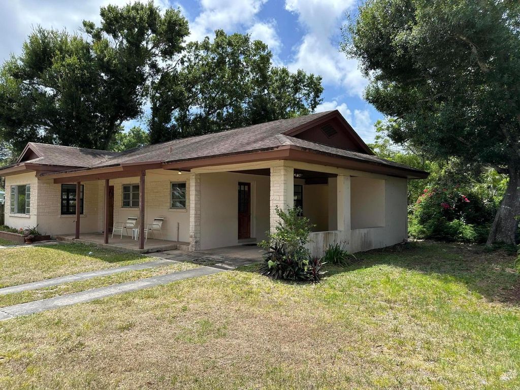 Photo of 1507 Edgevale Road, Fort Pierce, FL 34982 (MLS # R11085727)