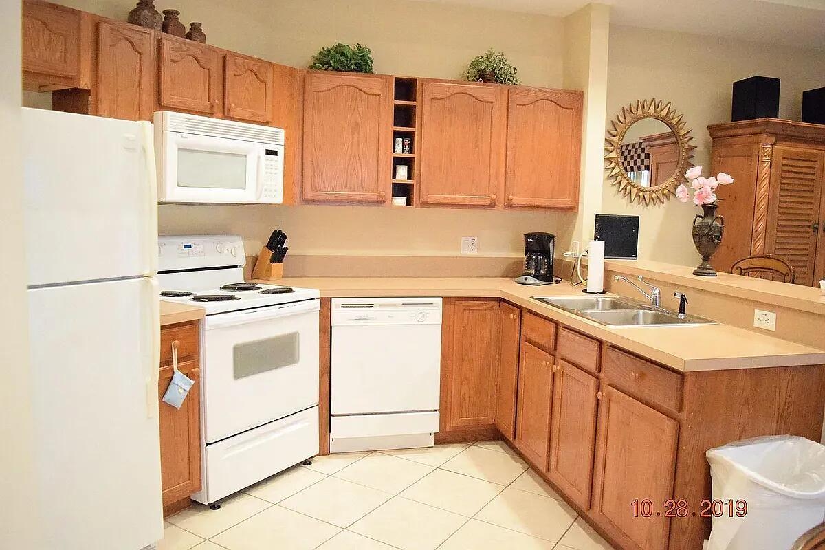 CASTLE PINES CONDOMINIUM - Residential Lease