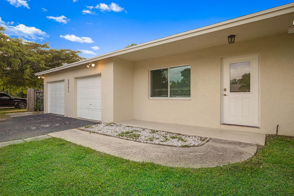 Photo of 9593 Richmond Circle #-, Boca Raton, FL 33434 (MLS # B26028028)