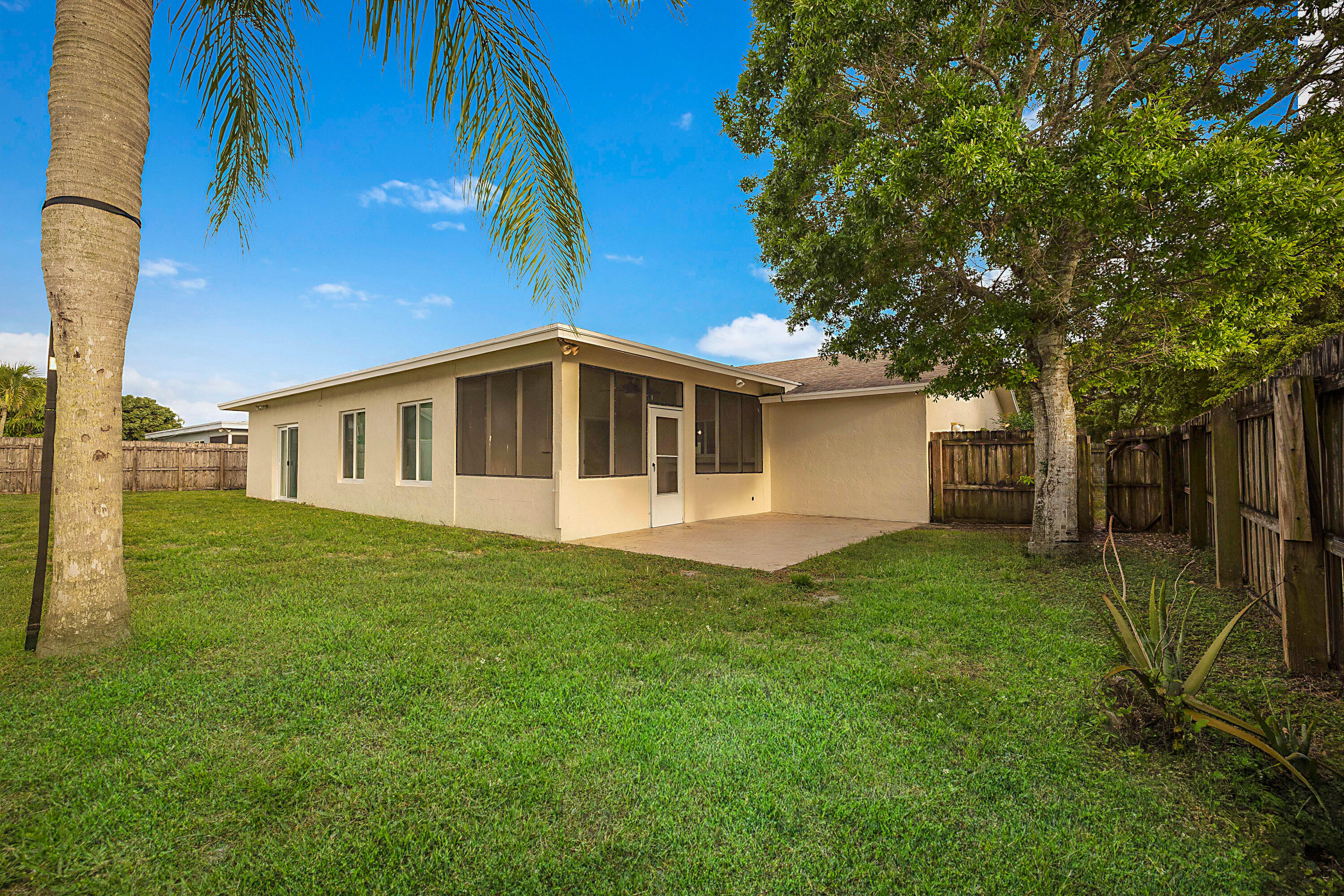 AMERICAN HOMES AT BOCA RATON 7 - Residential Lease